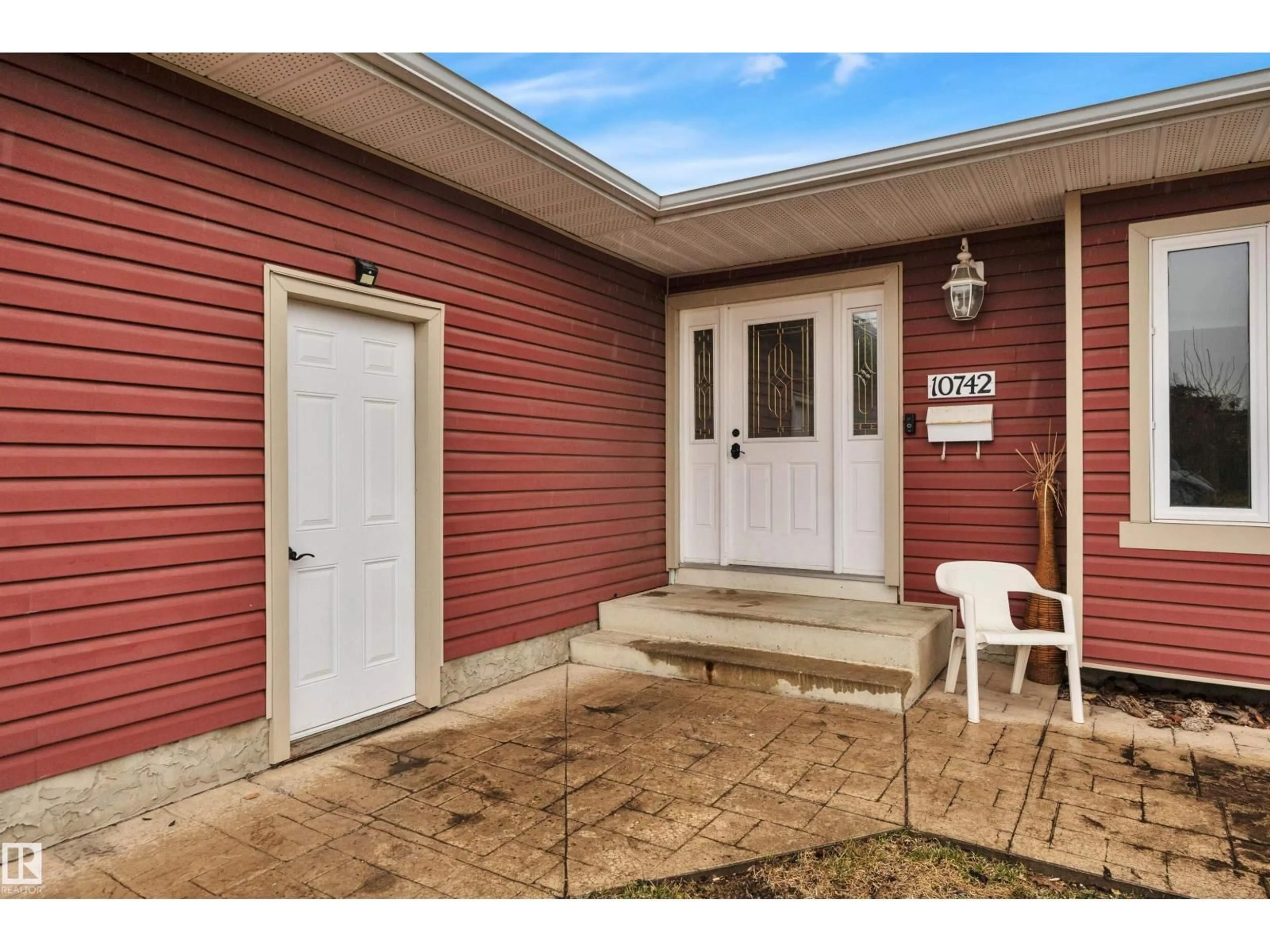 Unknown for 10742 33A AV, Edmonton Alberta T6J3B7