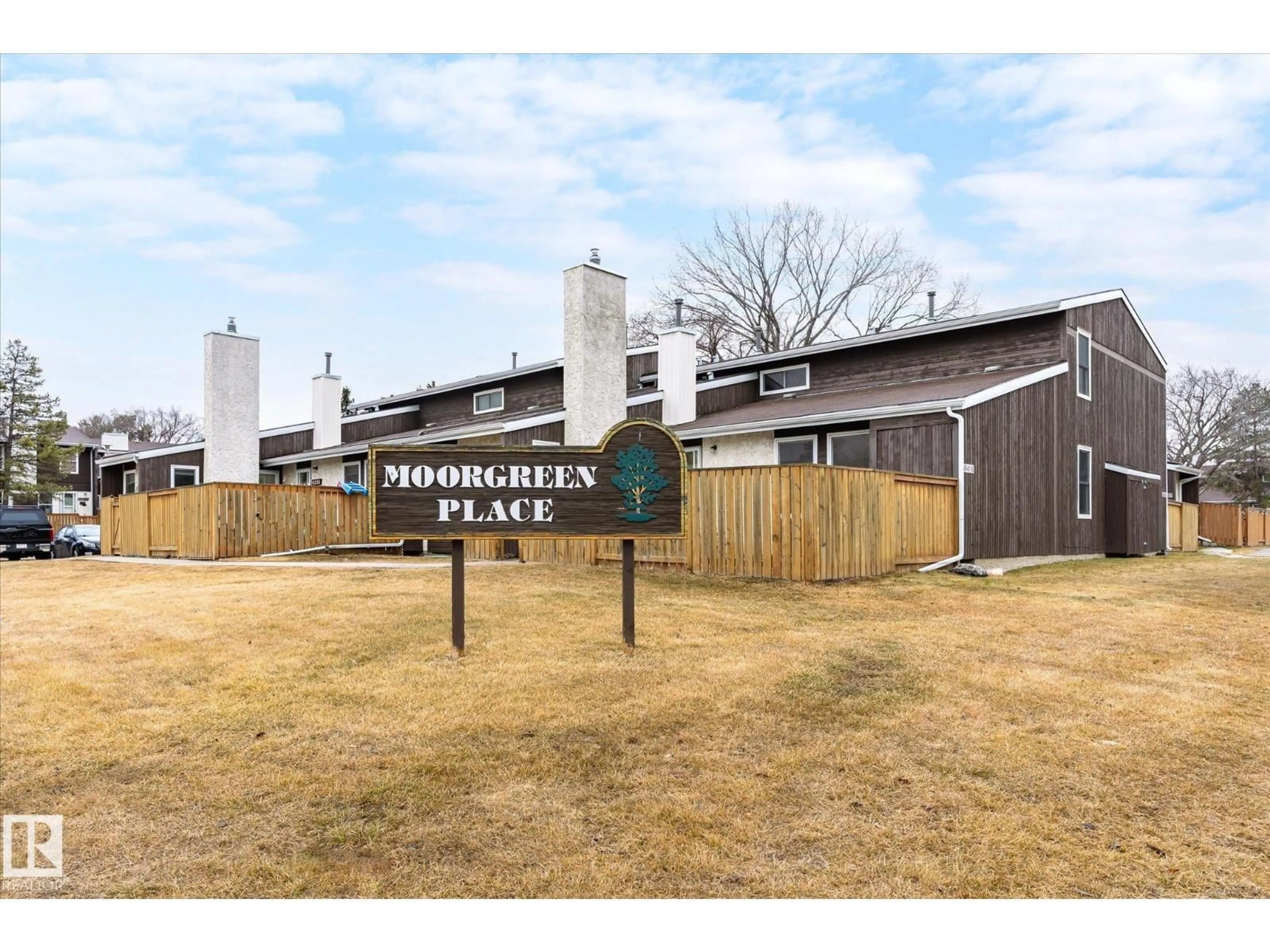 A pic from outside/outdoor area/front of a property/back of a property/a pic from drone, building for 6540 184 ST, Edmonton Alberta T5T2P1