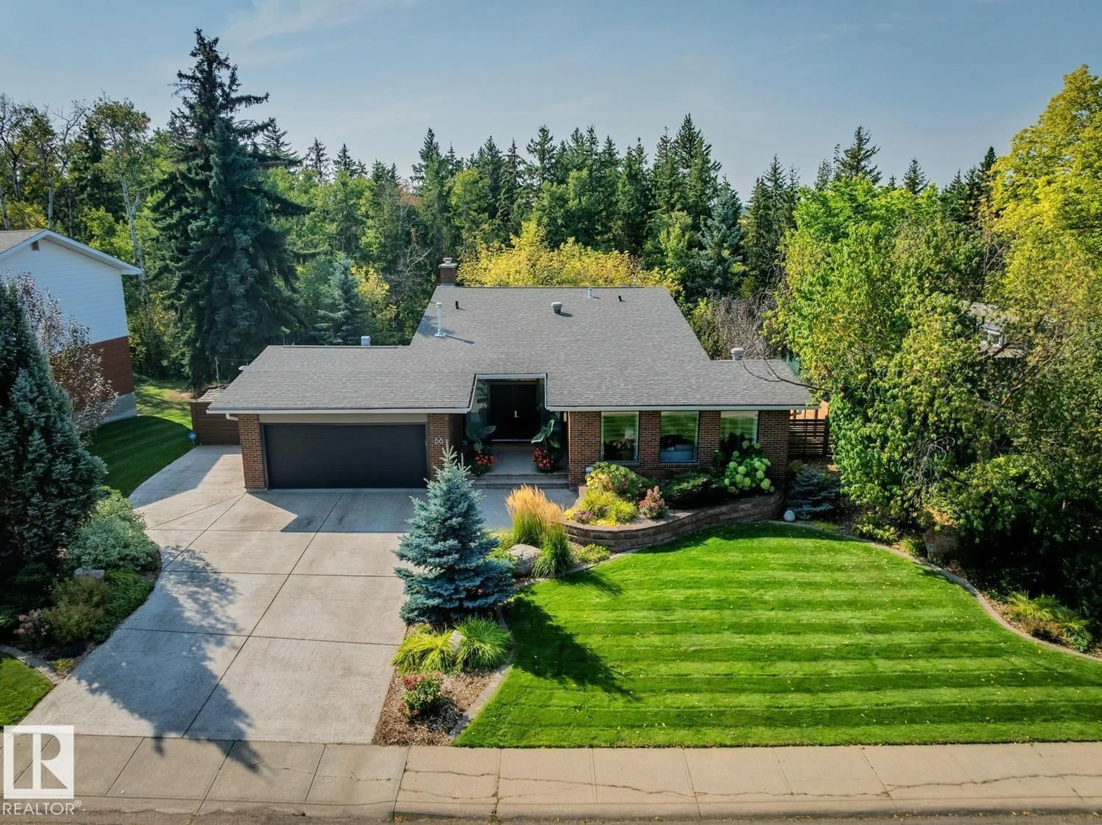 A pic from outside/outdoor area/front of a property/back of a property/a pic from drone, street for 66 MARLBORO RD, Edmonton Alberta T6J2C2