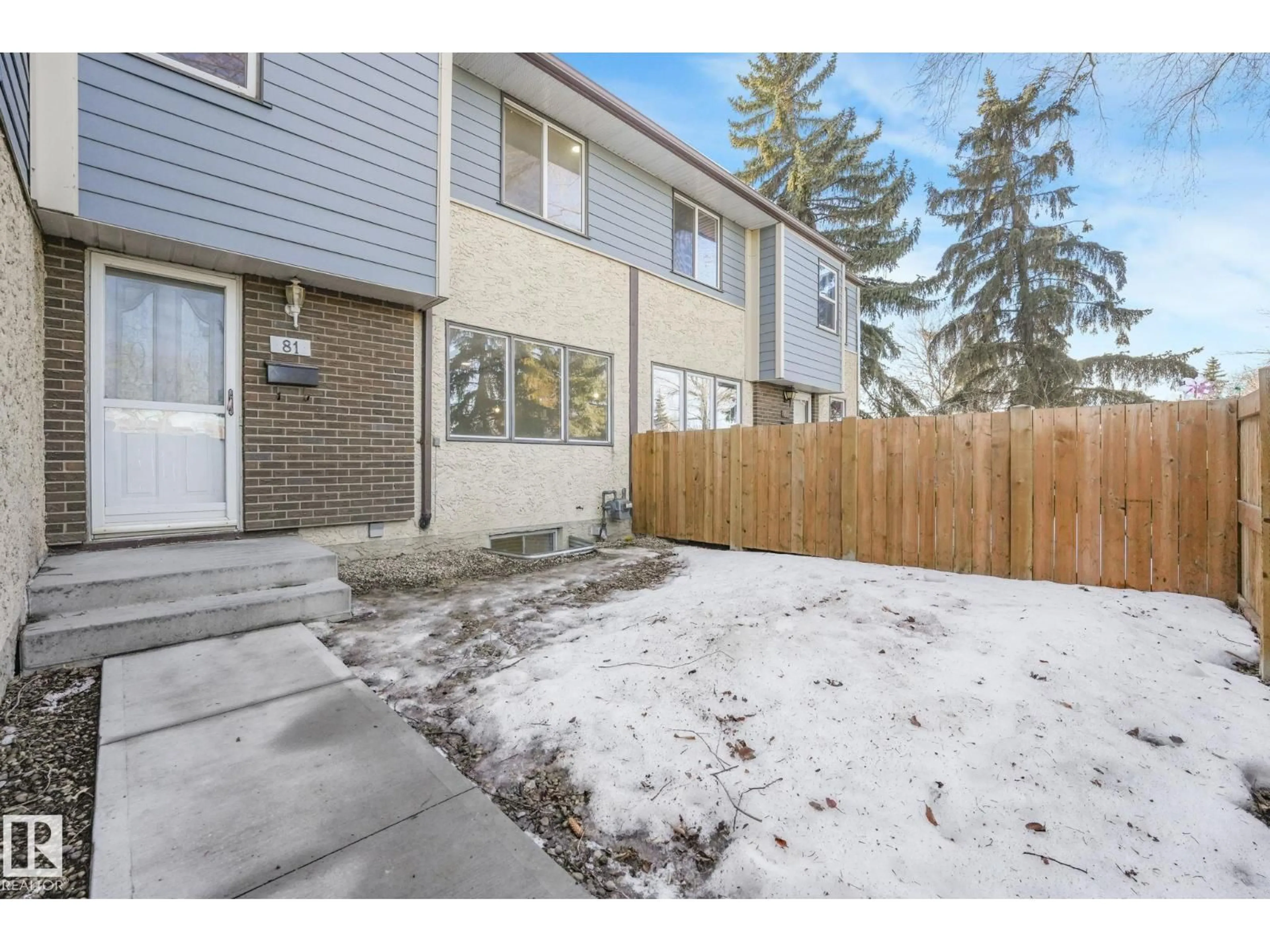 Patio, street for 81 WILLOWDALE PL, Edmonton Alberta T5T1Z4