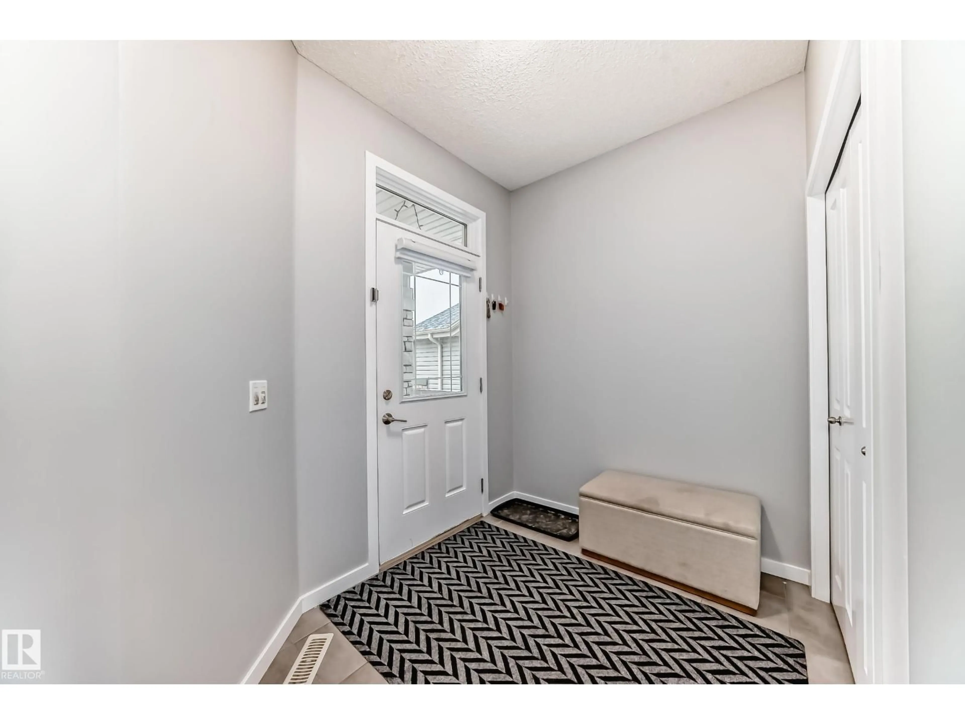 Indoor entryway for 5868 ANTHONY CR, Edmonton Alberta T6W3H4
