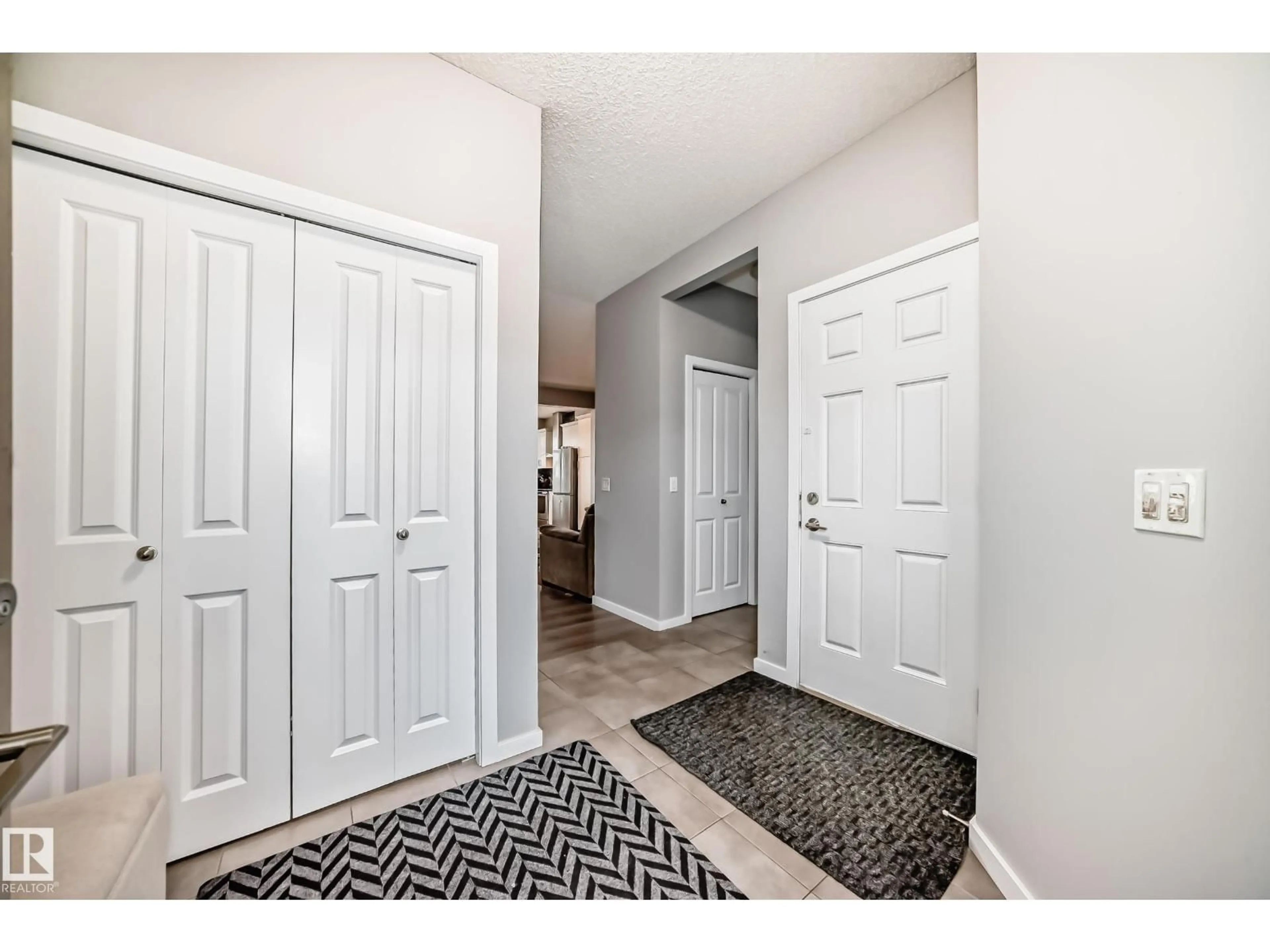 Indoor entryway for 5868 ANTHONY CR, Edmonton Alberta T6W3H4