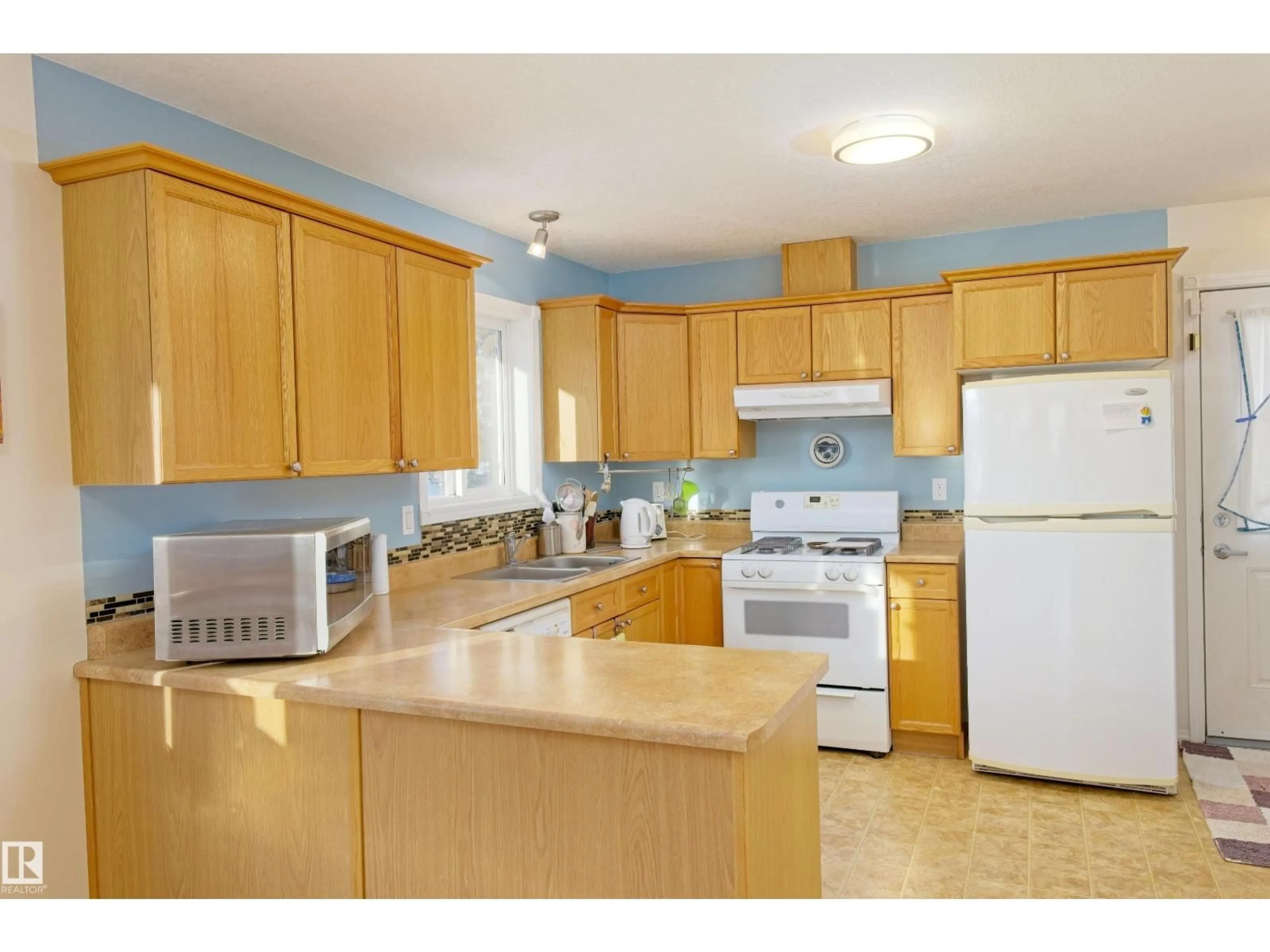 Standard kitchen, unknown for 5238 43 ST, Barrhead Alberta T7N1J7