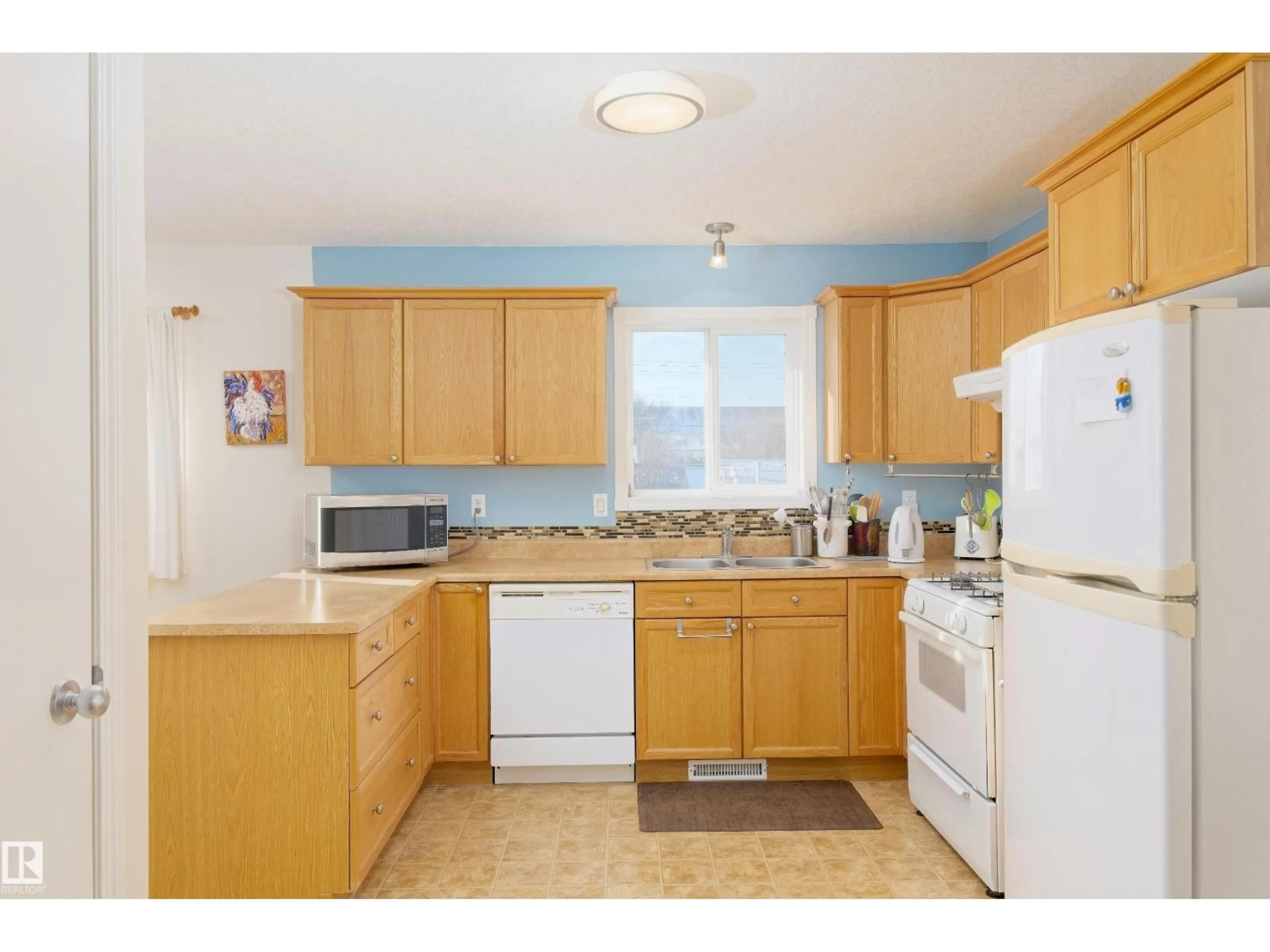 Standard kitchen, unknown for 5238 43 ST, Barrhead Alberta T7N1J7