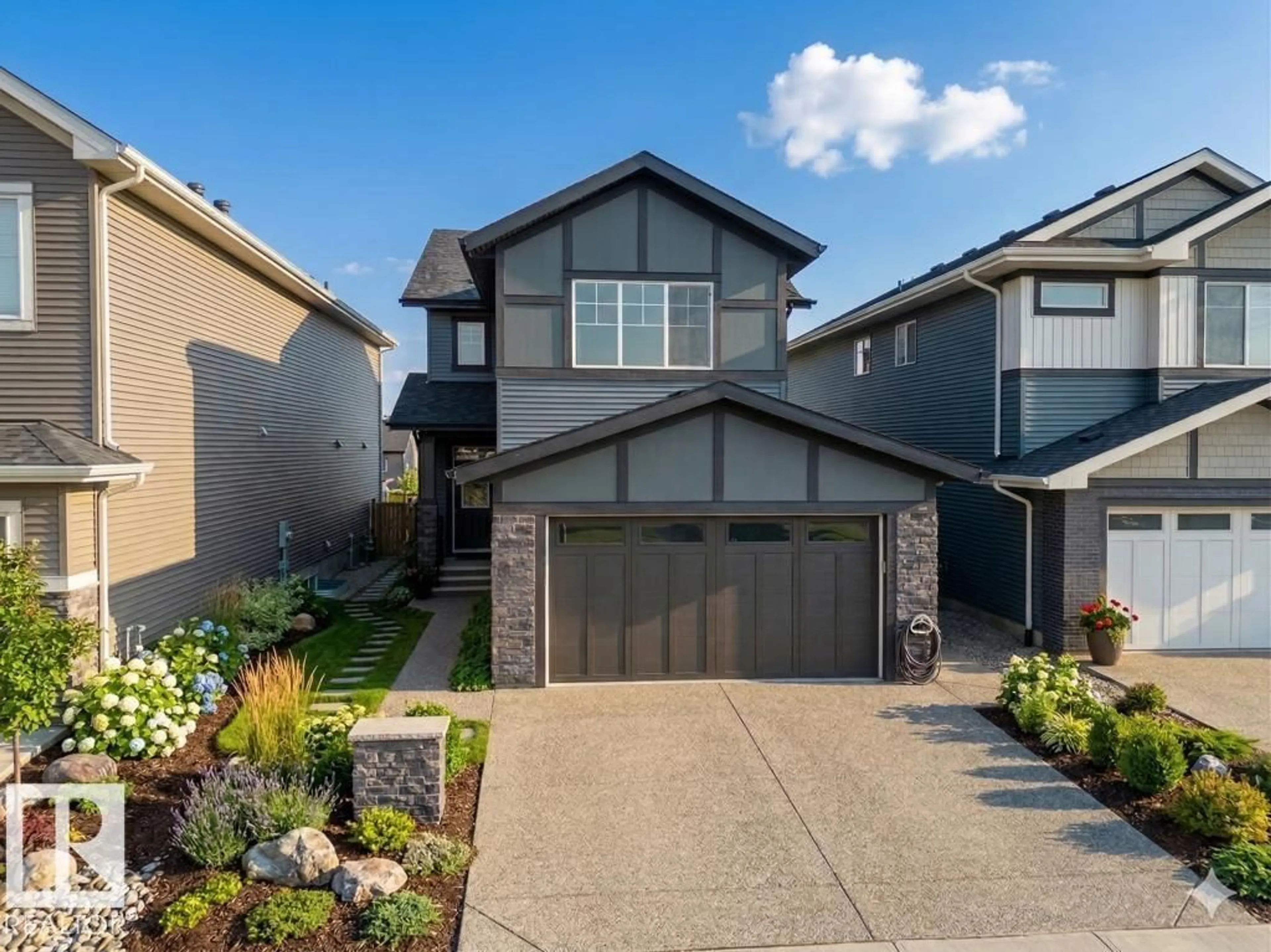 Home with vinyl exterior material, street for 806 ELDERBERRY CT, Edmonton Alberta T6M3J7