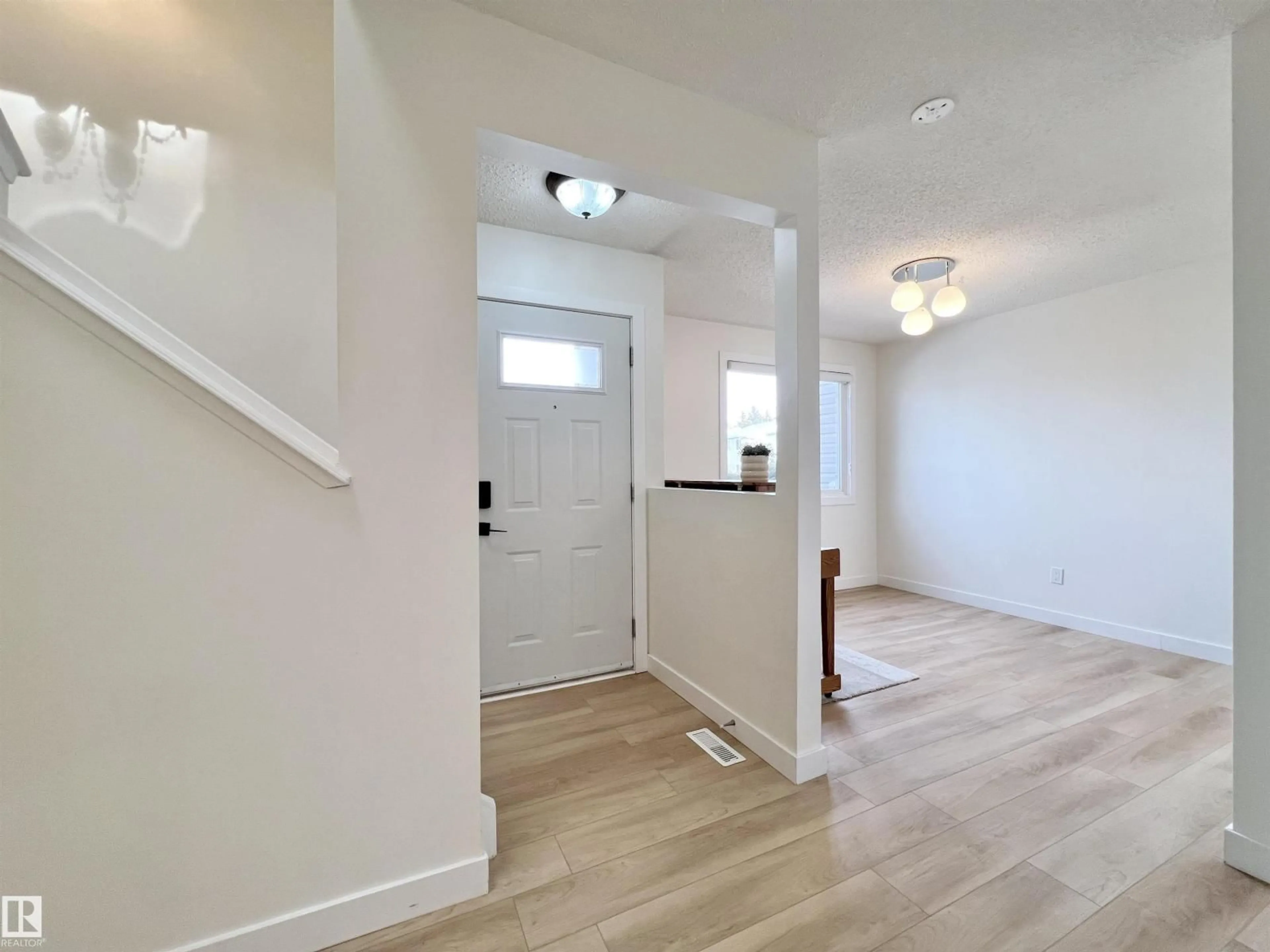 Indoor entryway for #12 - 3221 119 ST, Edmonton Alberta T6J5K7