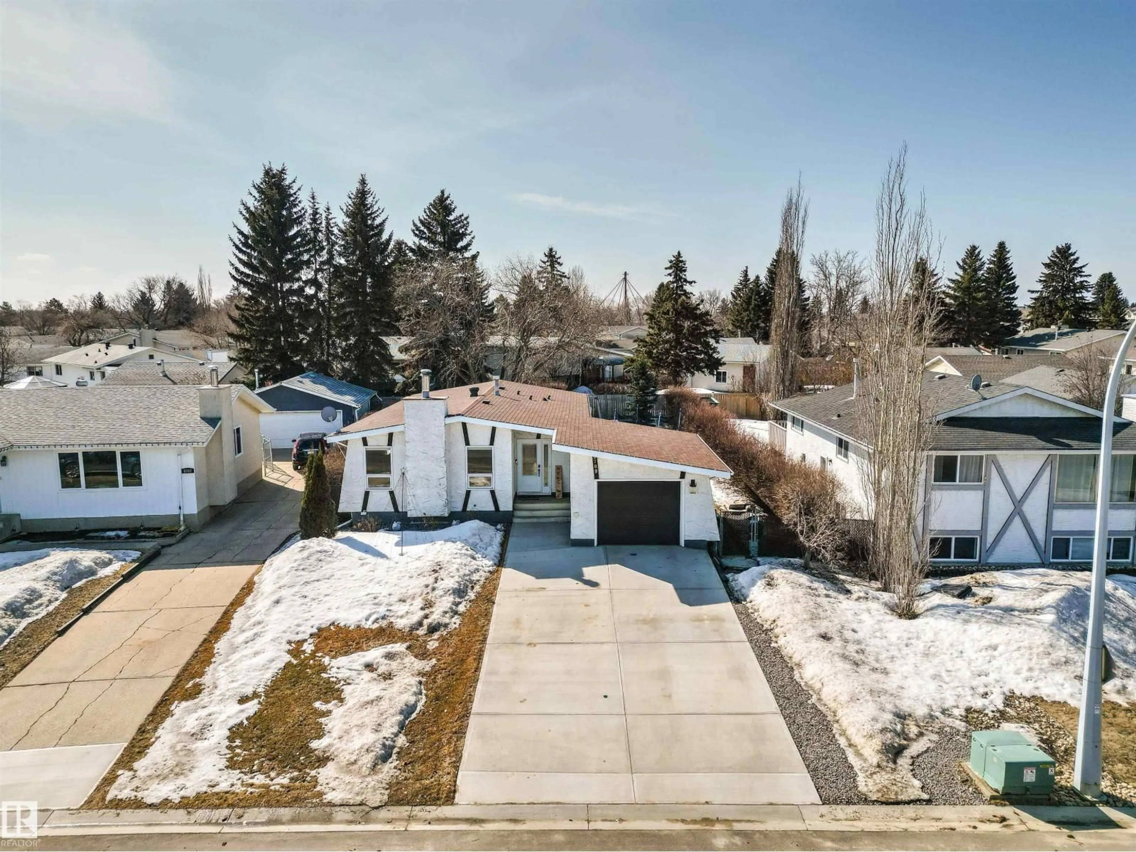 A pic from outside/outdoor area/front of a property/back of a property/a pic from drone, street for 9709 97A, Morinville Alberta T8R1G9