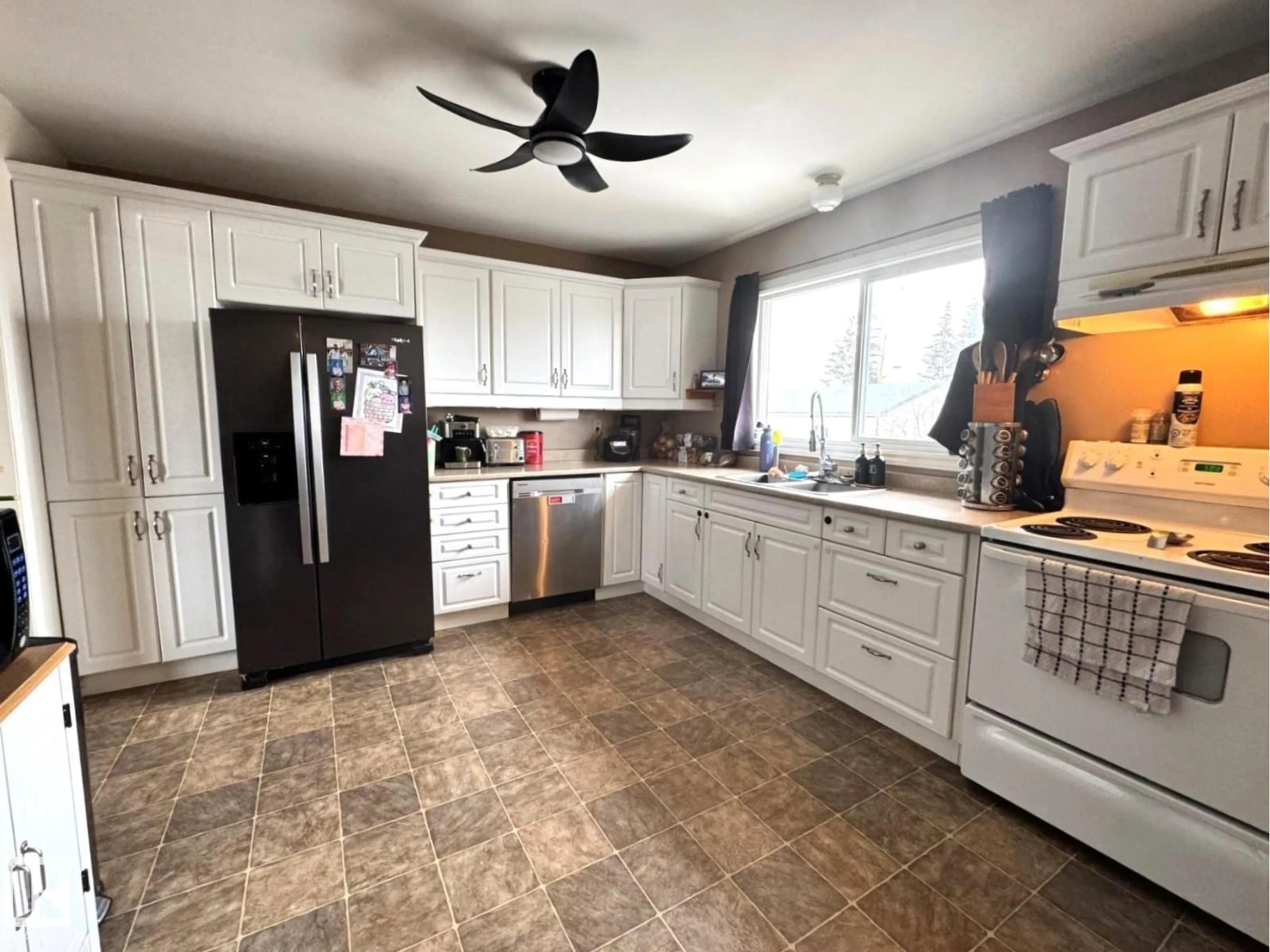 Open concept kitchen, ceramic/tile floor for 4912 55 AV, Wildwood Alberta T0E2M0