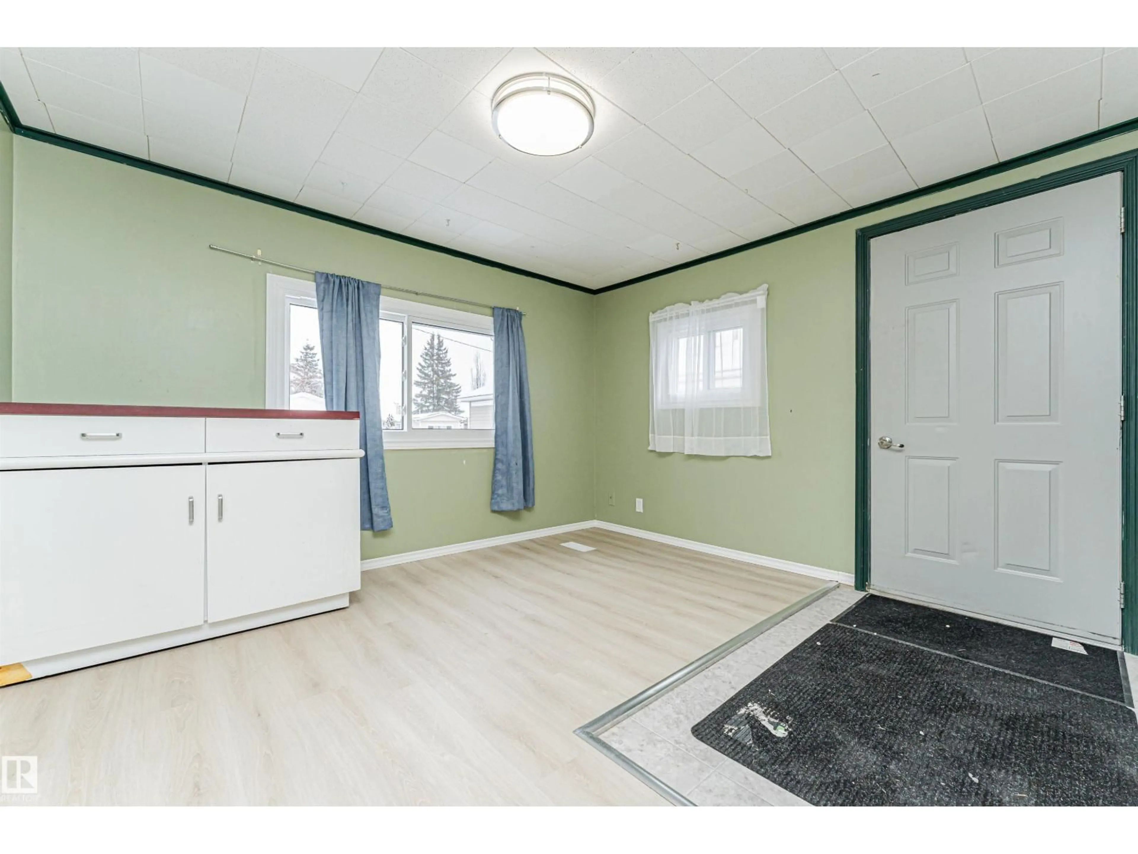 A pic of a room for 30 10401 101 A ST, Morinville Alberta T8R1B1