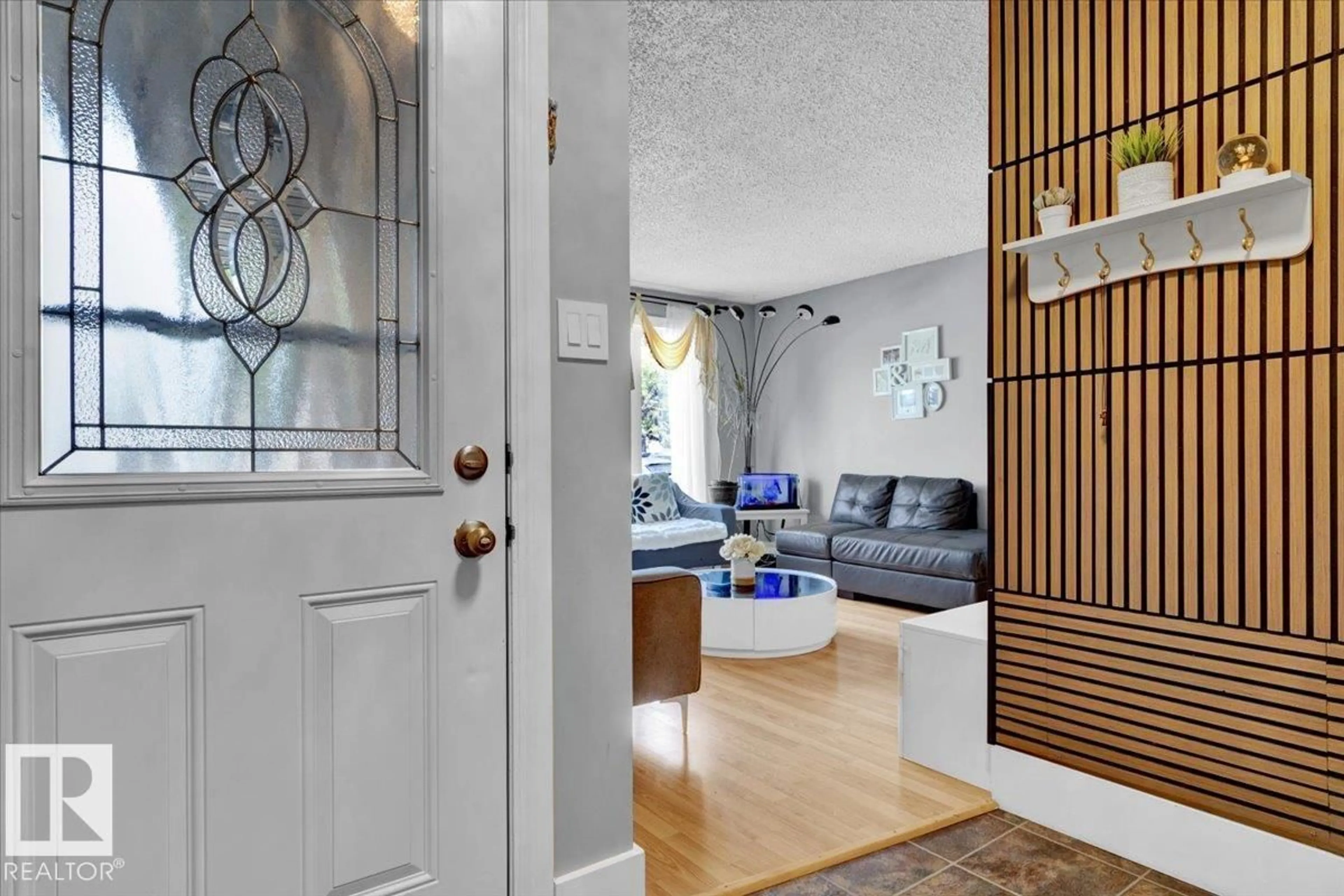 Indoor entryway for 10027 173 AV, Edmonton Alberta T5X3Y1