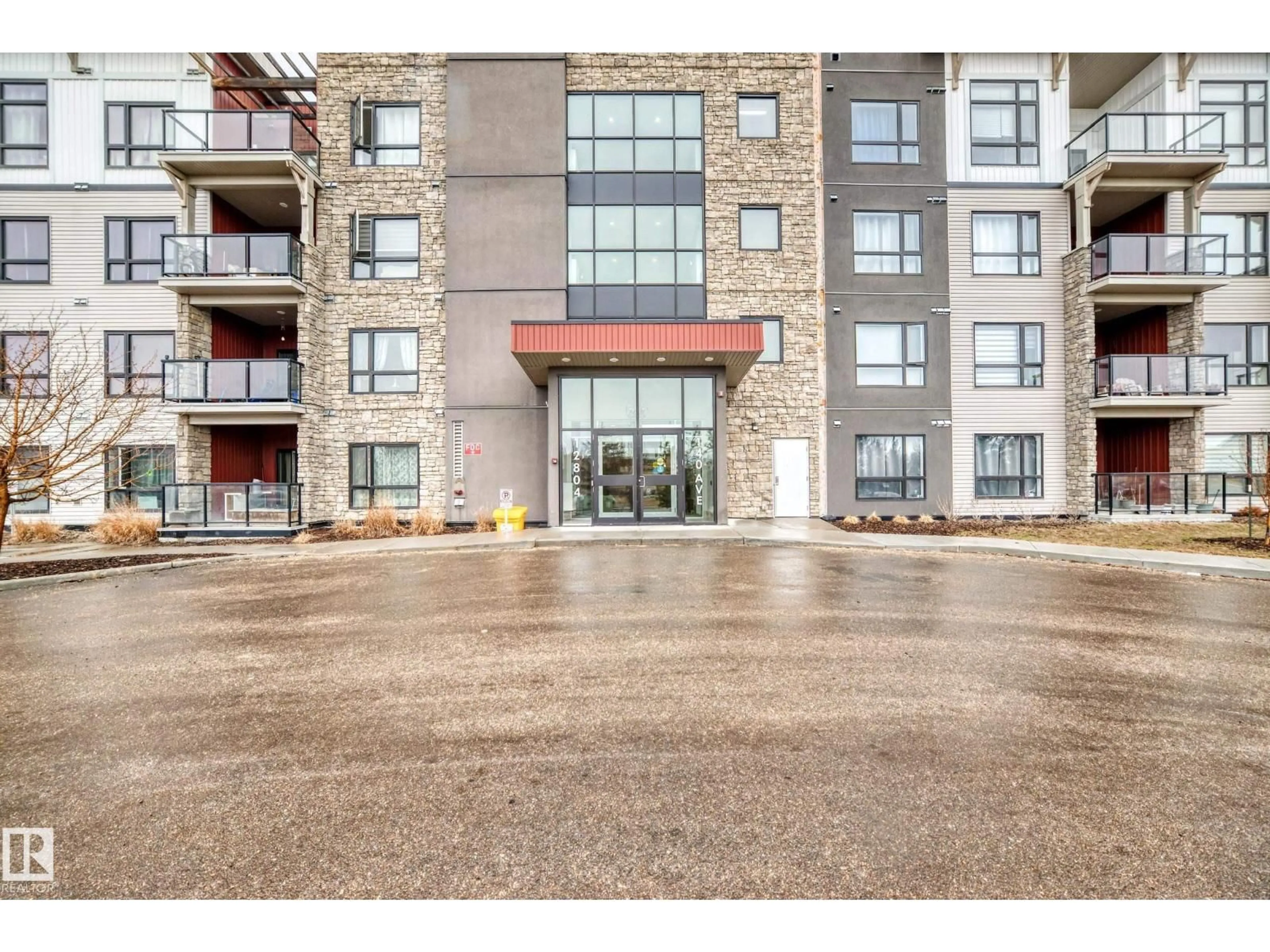 Indoor foyer for 221 12804 140 AV, Edmonton Alberta T6V0M3
