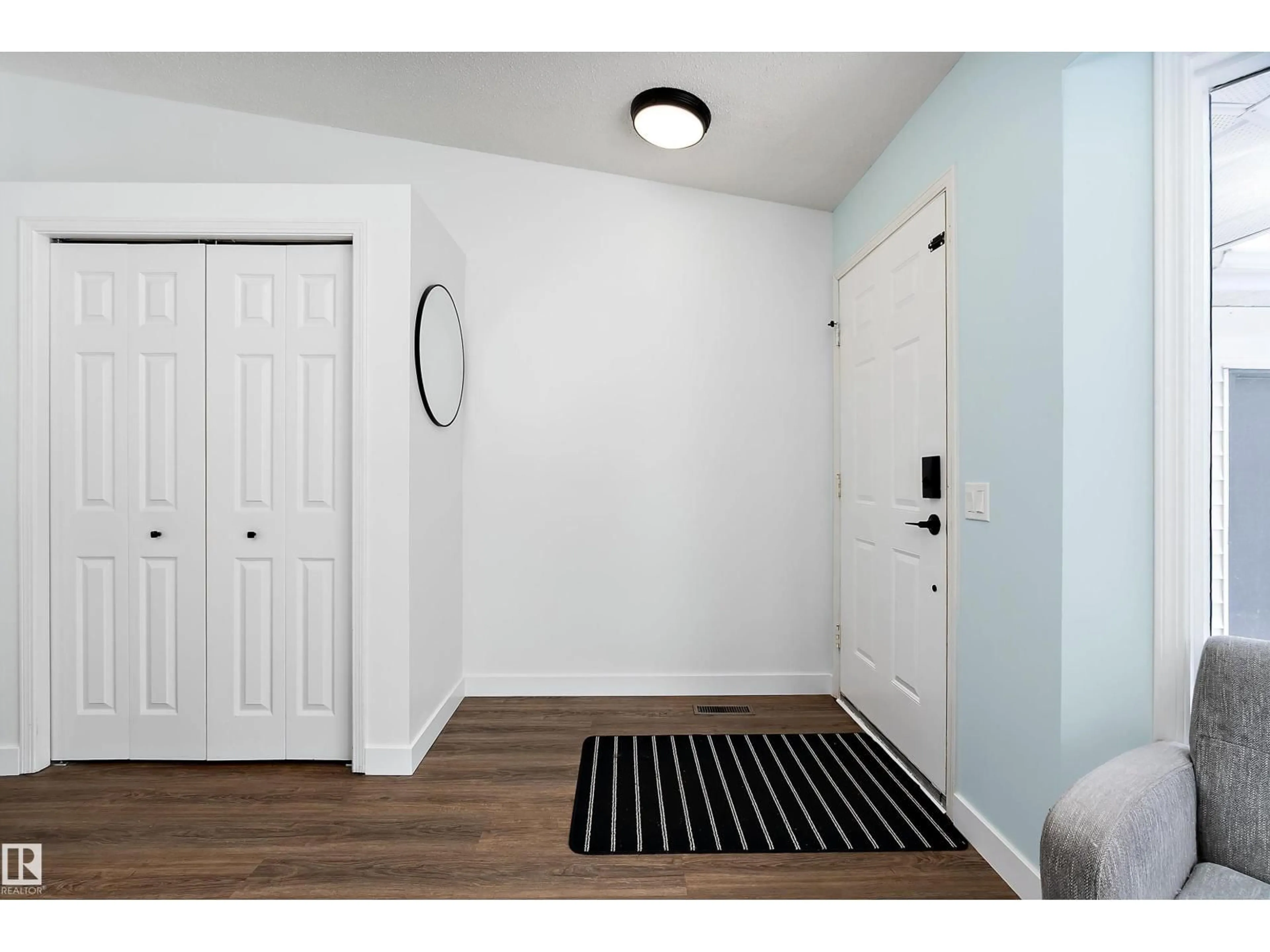 Indoor entryway for 49 DEERBOURNE DR, St. Albert Alberta T8N4R2