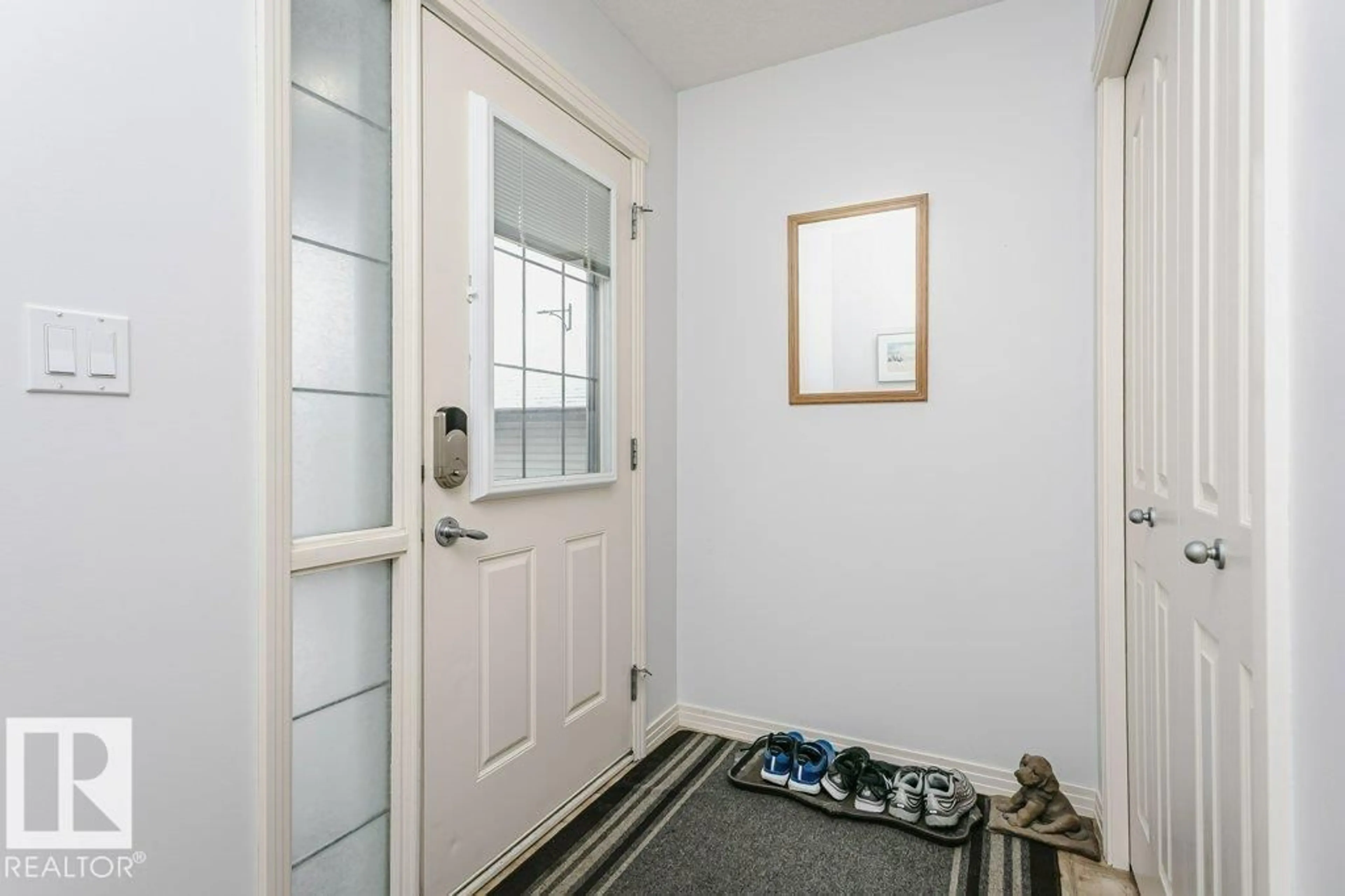 Indoor entryway for 32 RUE MONTALET, Beaumont Alberta T4X1S8