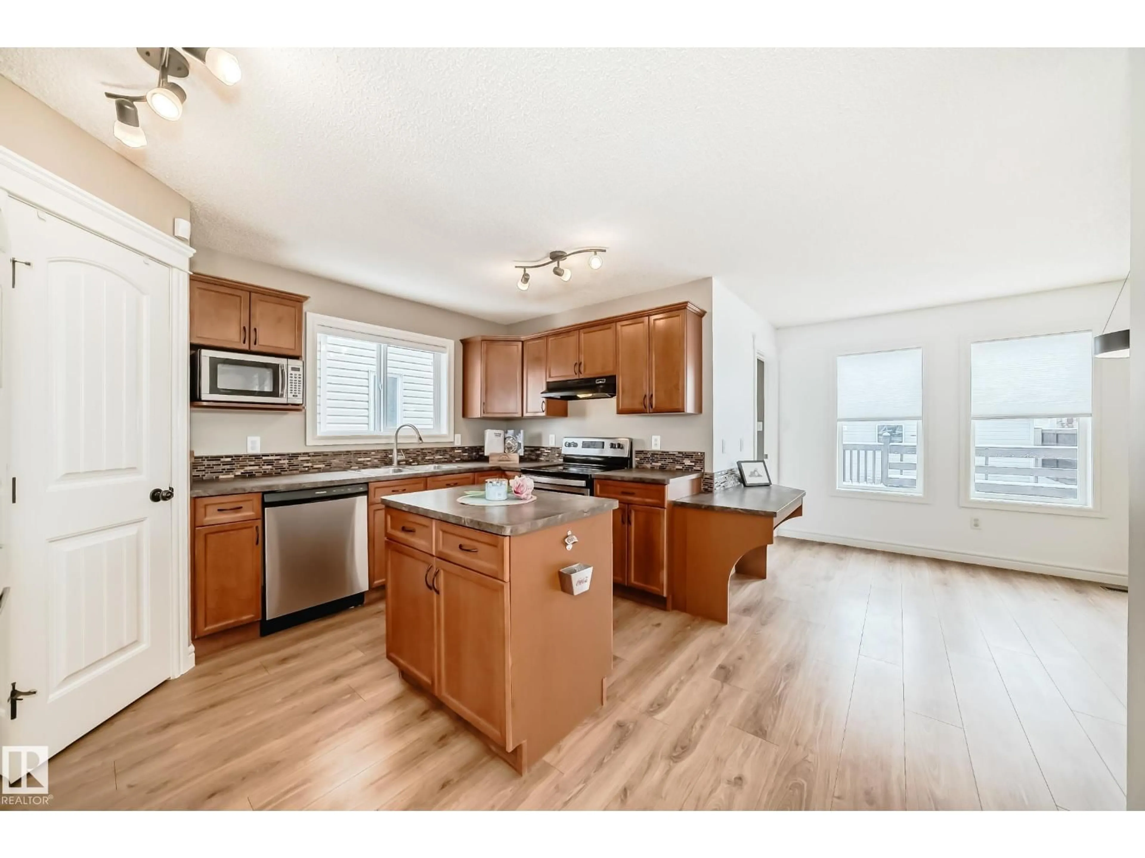 Open concept kitchen, unknown for 171 SUMMERTON CR, Sherwood Park Alberta T8H2V6