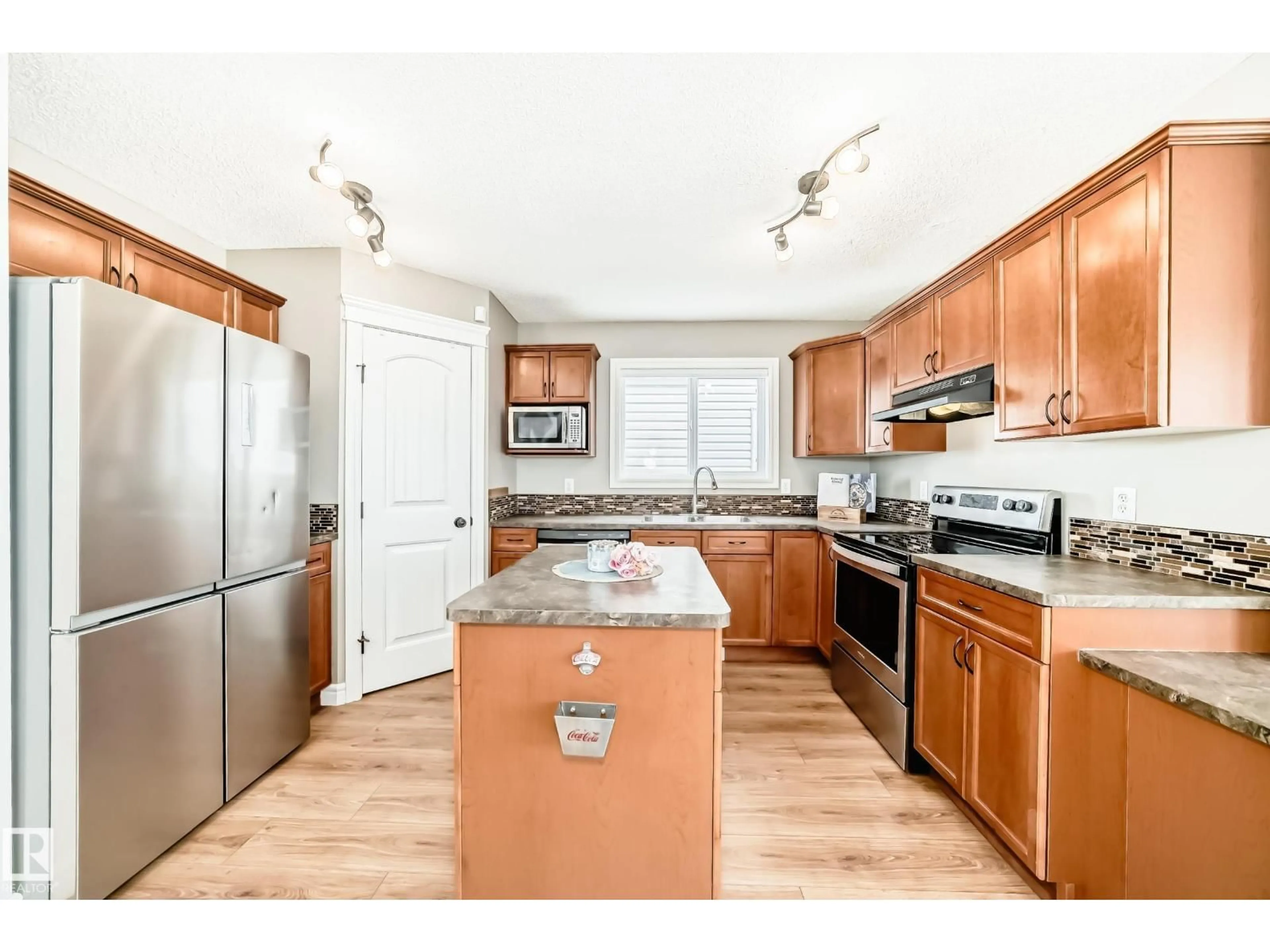 Open concept kitchen, unknown for 171 SUMMERTON CR, Sherwood Park Alberta T8H2V6