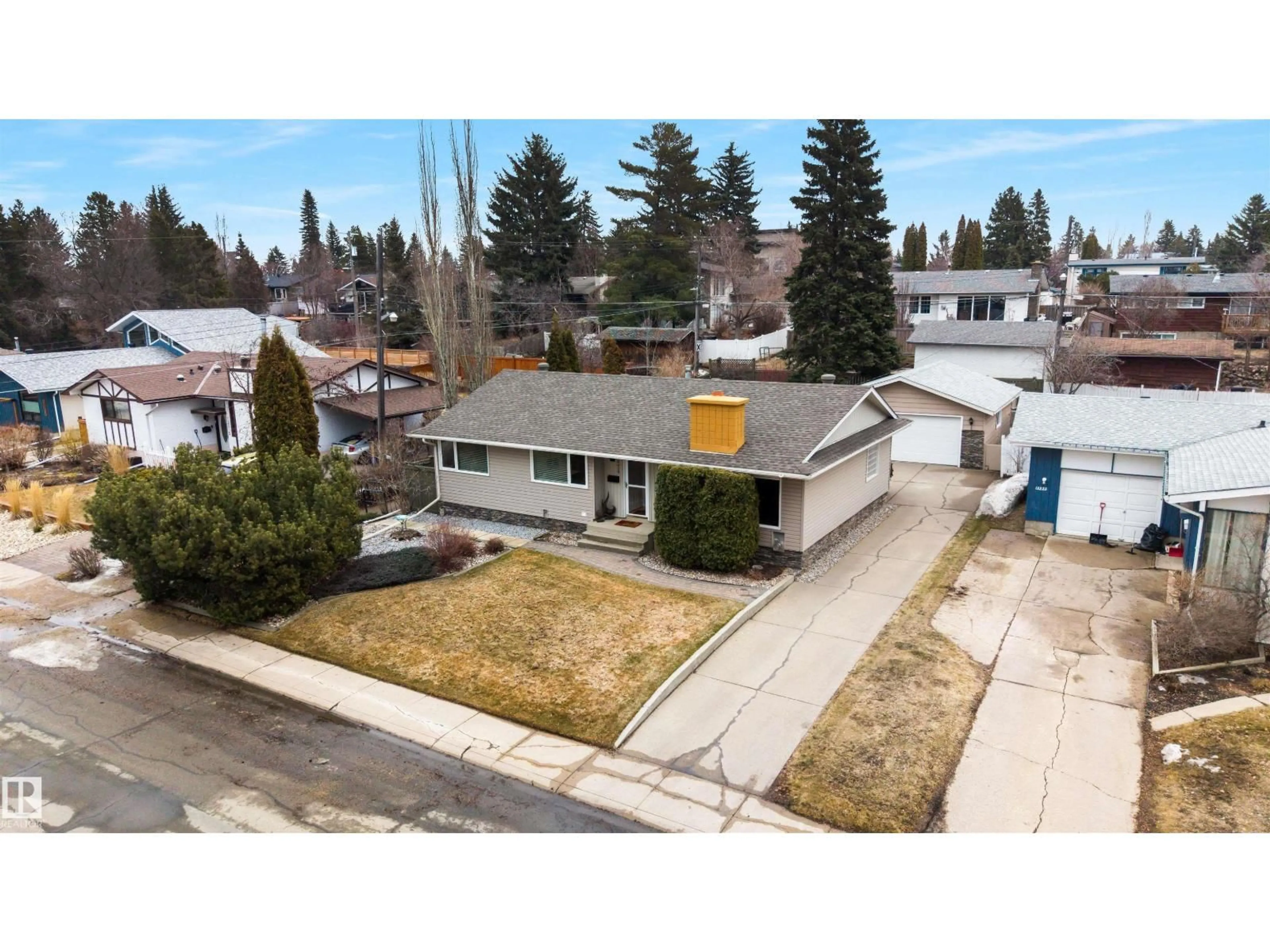 A pic from outside/outdoor area/front of a property/back of a property/a pic from drone, street for 12219 42A AV, Edmonton Alberta T6J0X5