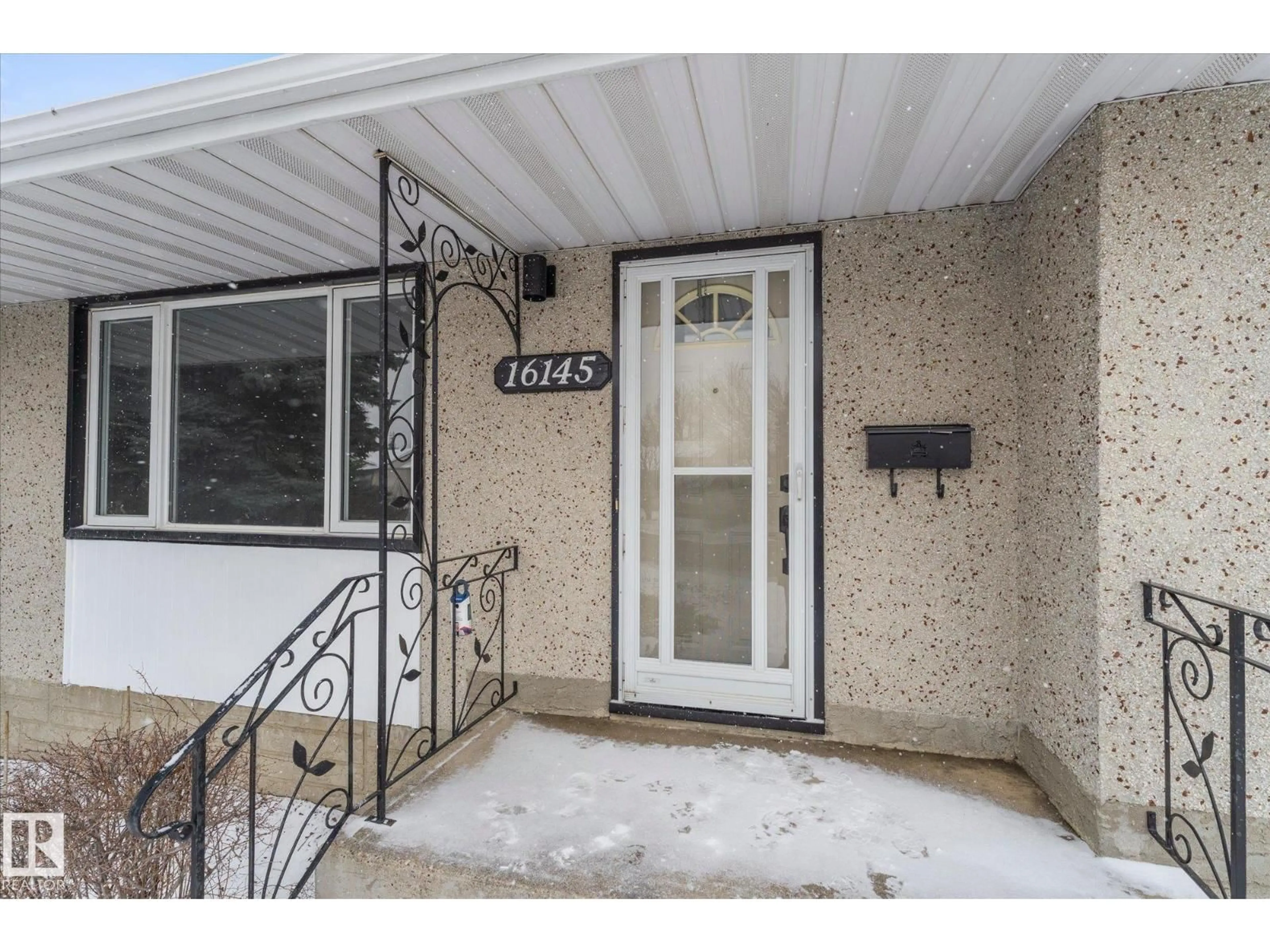 Indoor entryway for 16145 109A AV, Edmonton Alberta T5P1C5