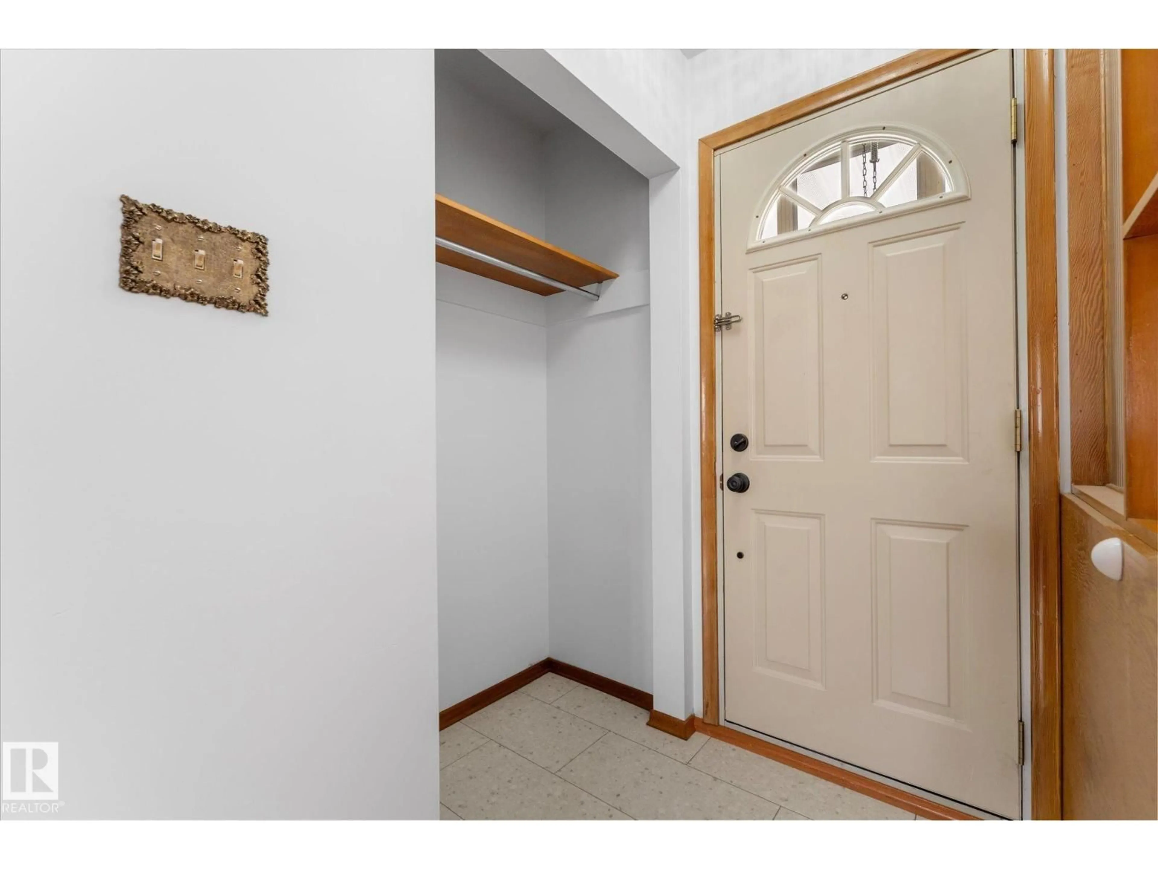 Indoor entryway for 16145 109A AV, Edmonton Alberta T5P1C5