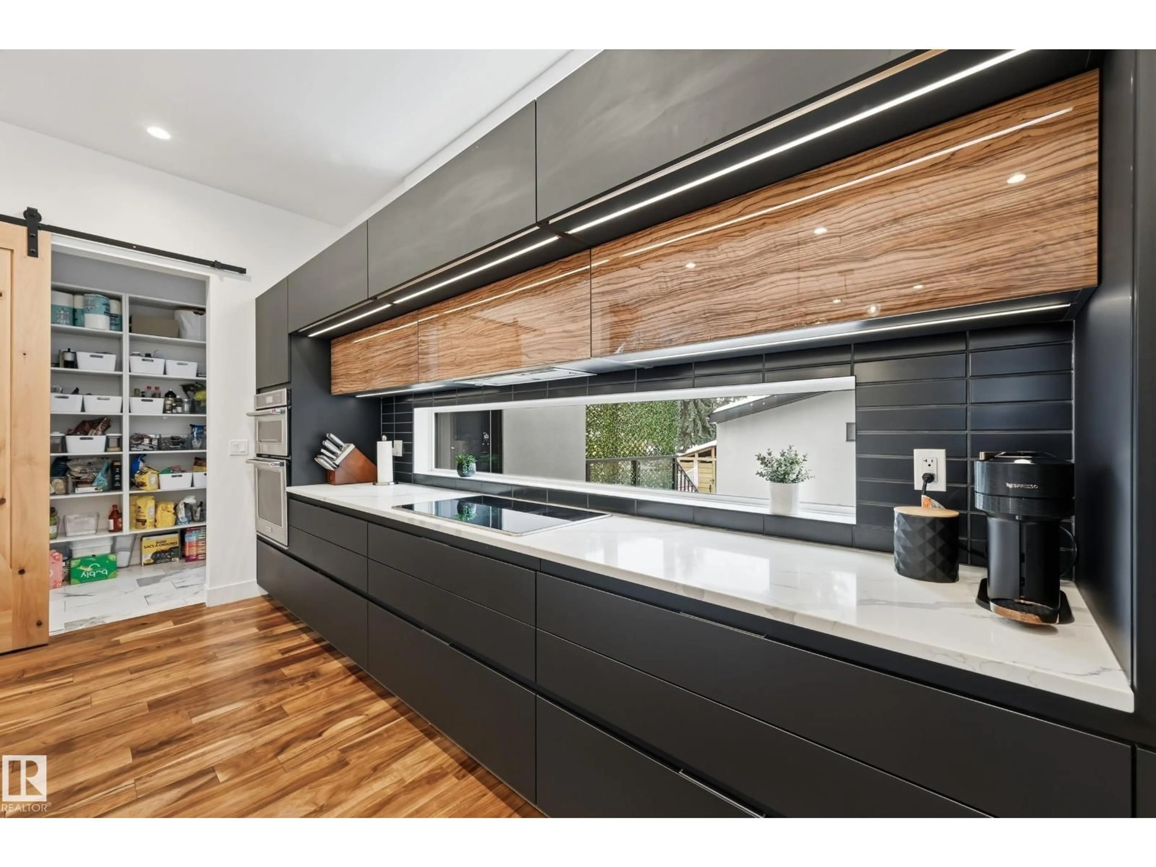 Contemporary kitchen, wood/laminate floor for 44B VALLEYVIEW CR, Edmonton Alberta T5R5S6