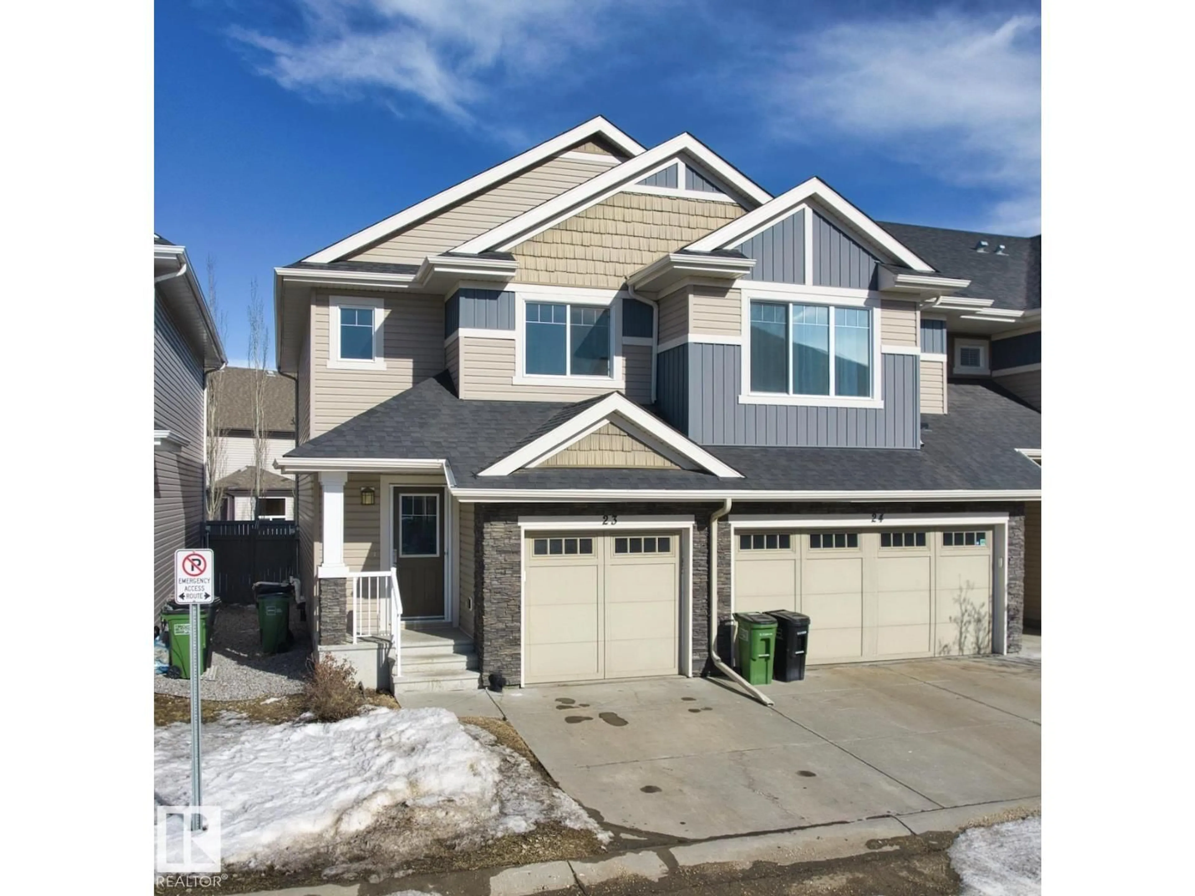 Home with vinyl exterior material, street for 2004 TRUMPETER WY, Edmonton Alberta T5S0J9