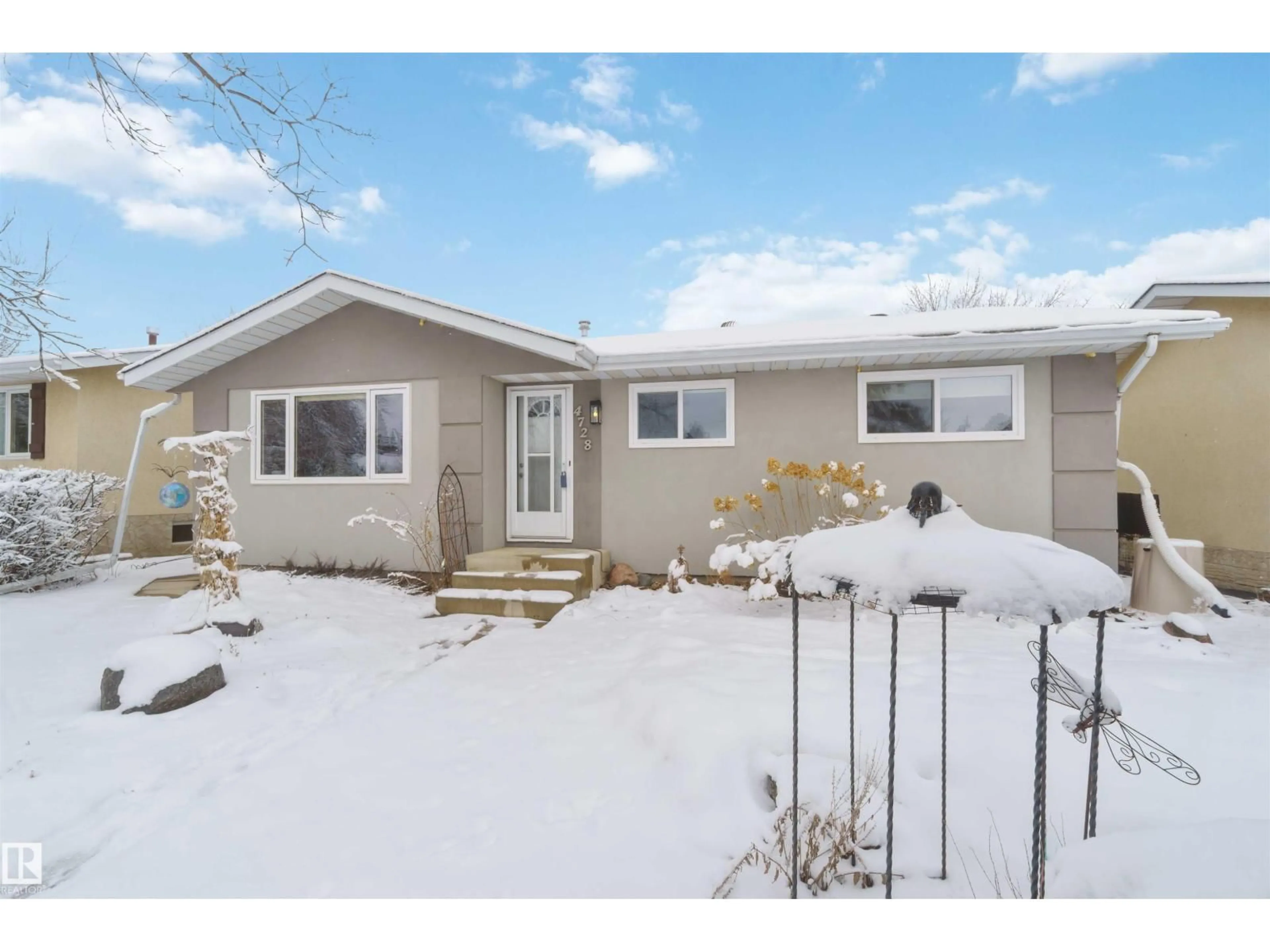 Home with vinyl exterior material, street for 4728 53 AV, Bon Accord Alberta T0A0K0