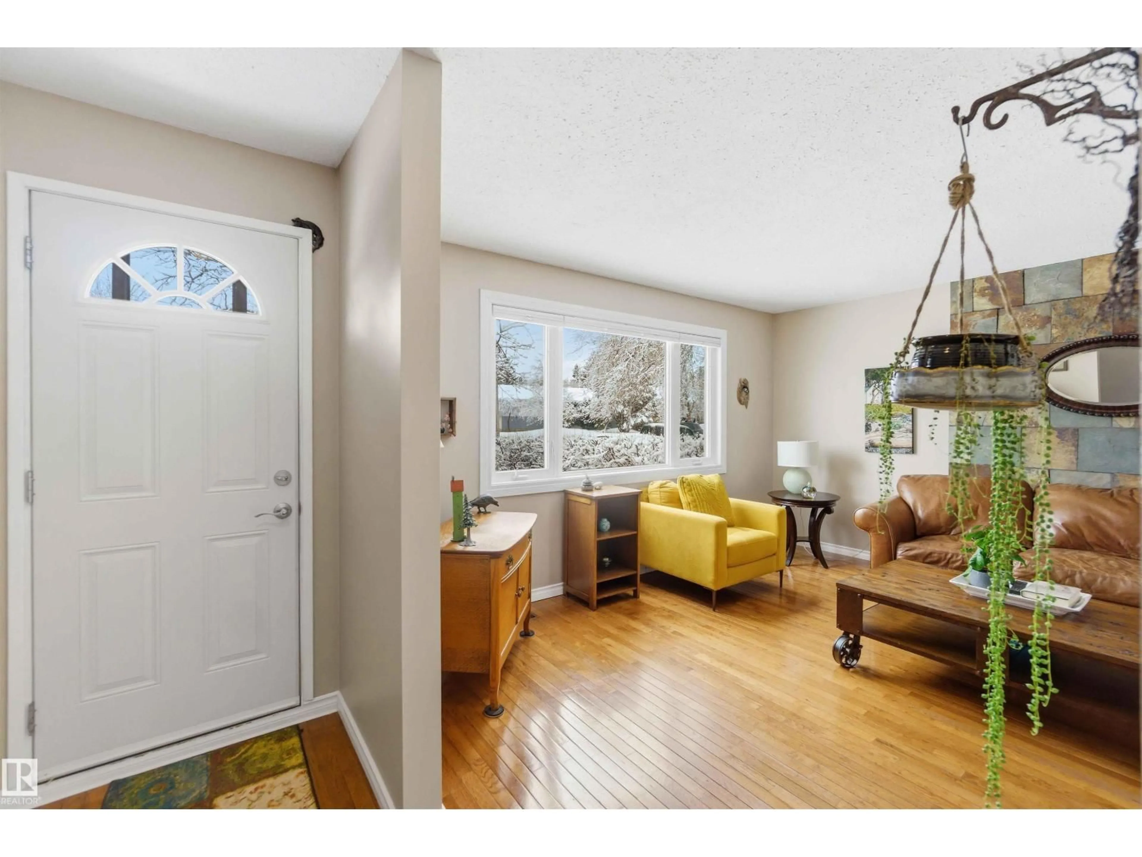 Indoor entryway for 4728 53 AV, Bon Accord Alberta T0A0K0