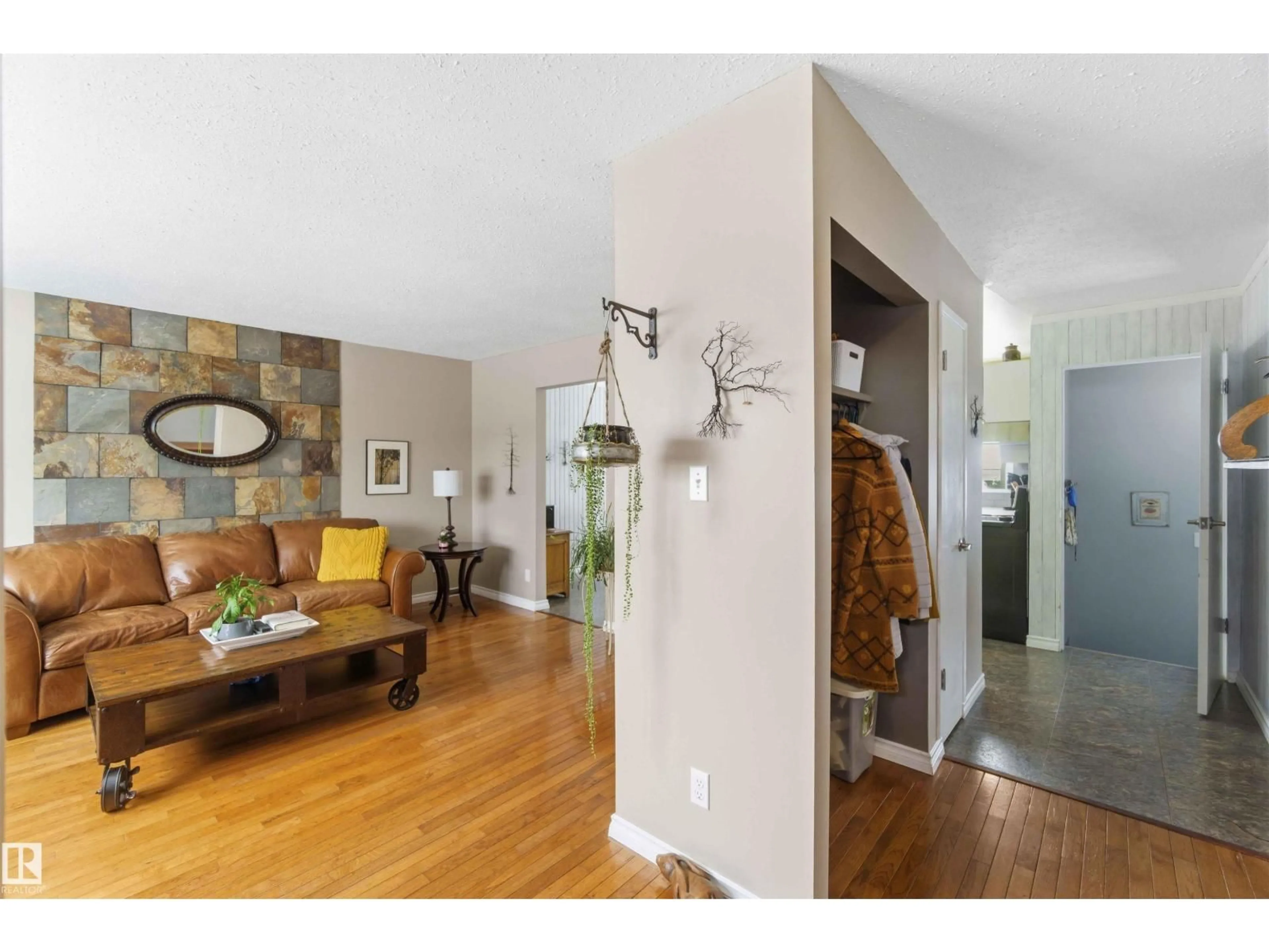 Indoor entryway for 4728 53 AV, Bon Accord Alberta T0A0K0