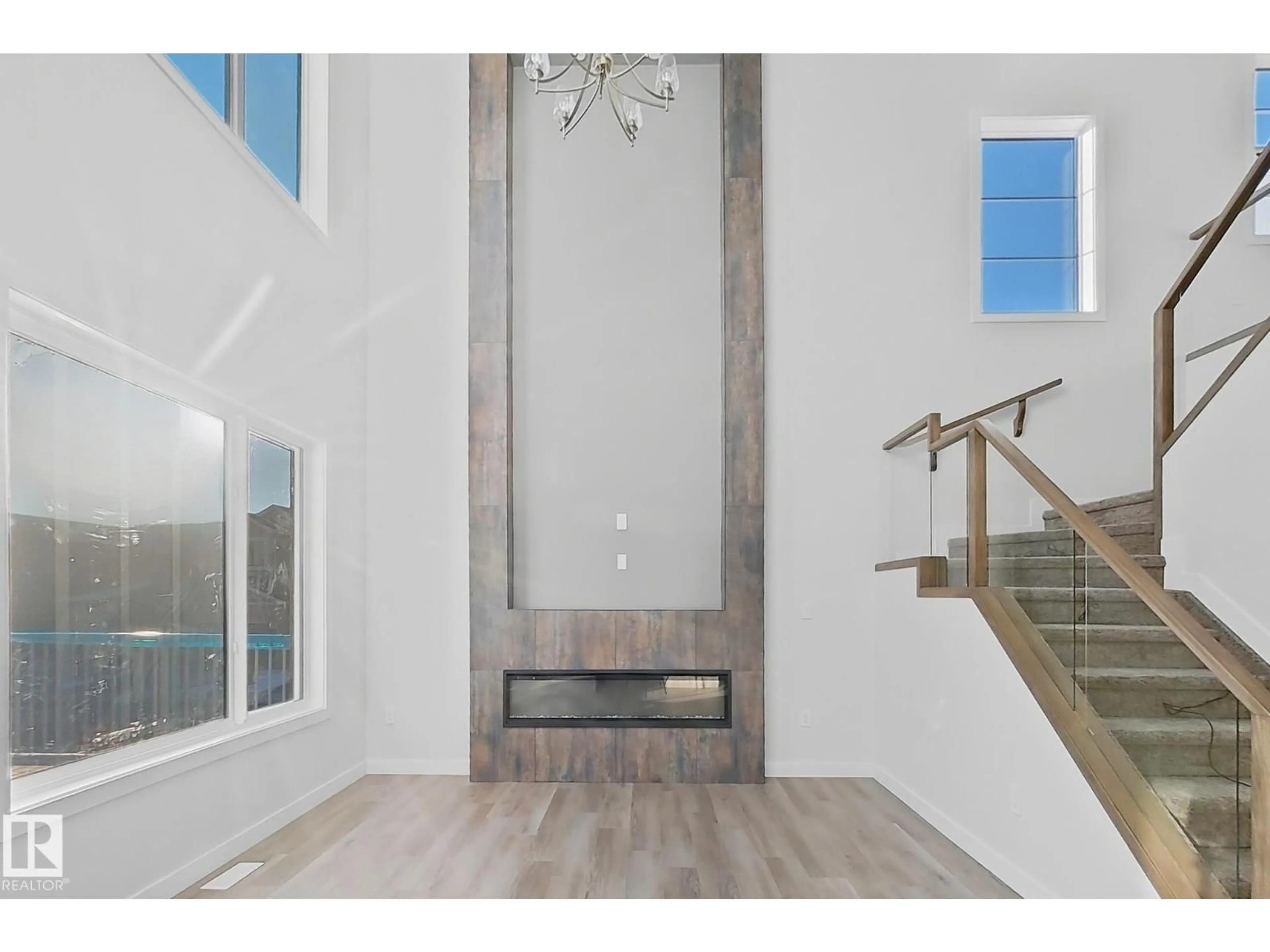 Indoor entryway for 6449 28 AV, Edmonton Alberta T6X3J7