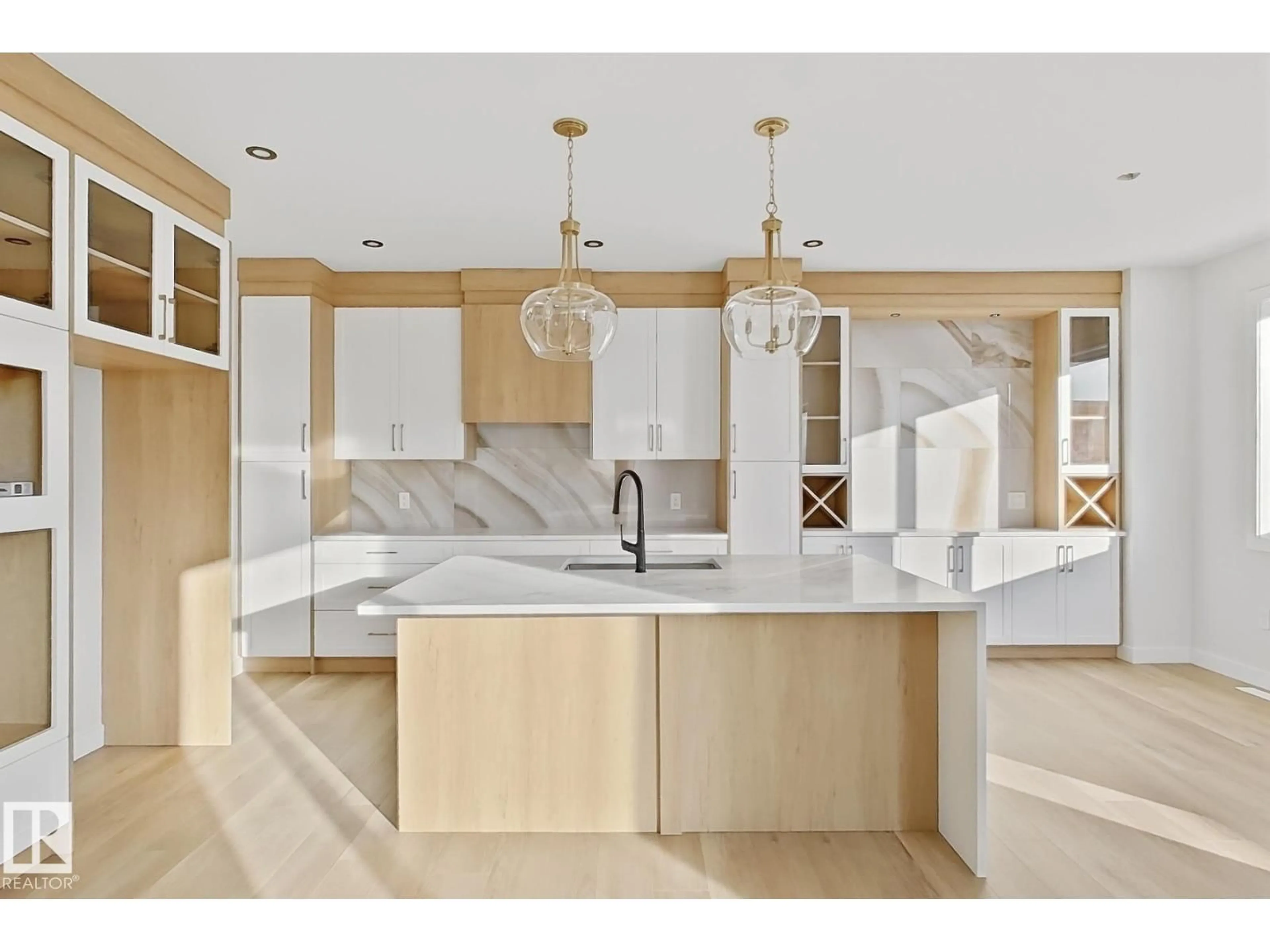 Contemporary kitchen, unknown for 6449 28 AV, Edmonton Alberta T6X3J7