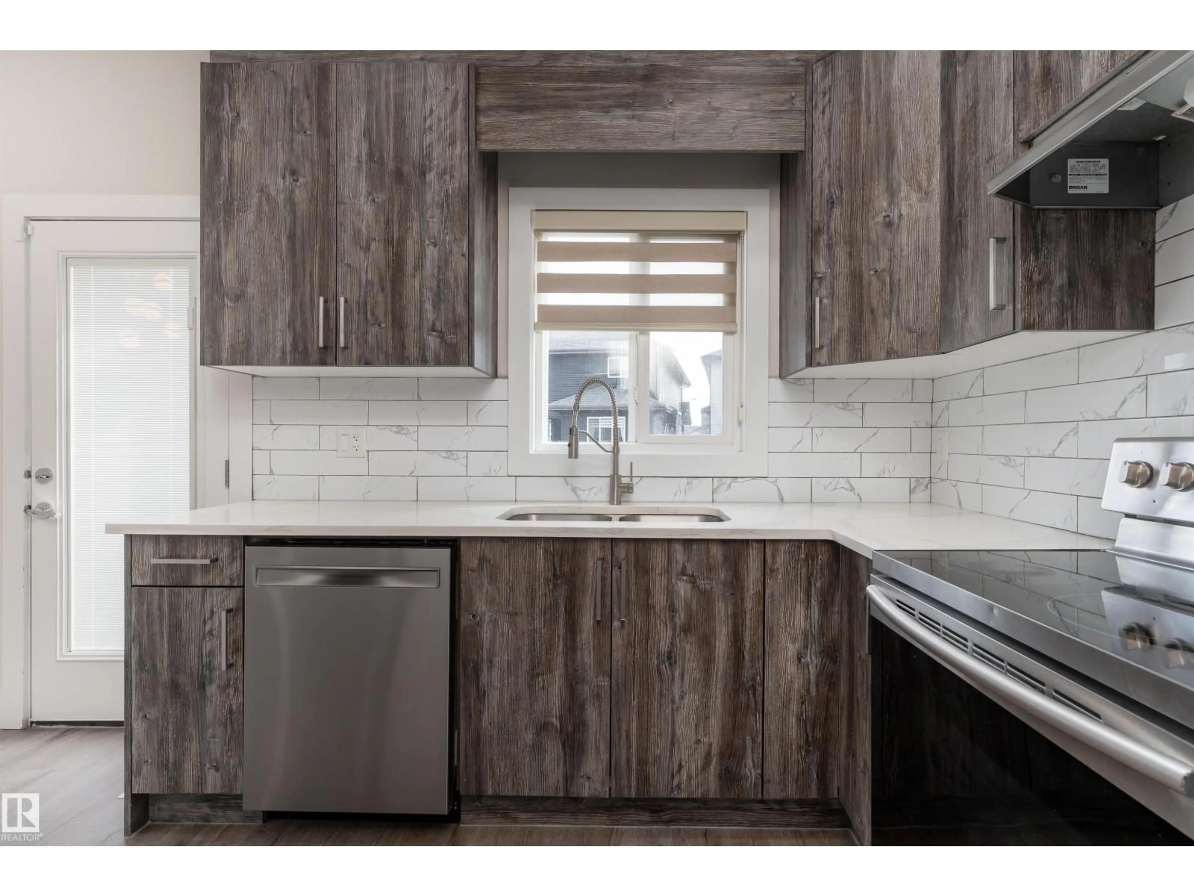 Unknown for 17707 65 ST, Edmonton Alberta T5Y3X2