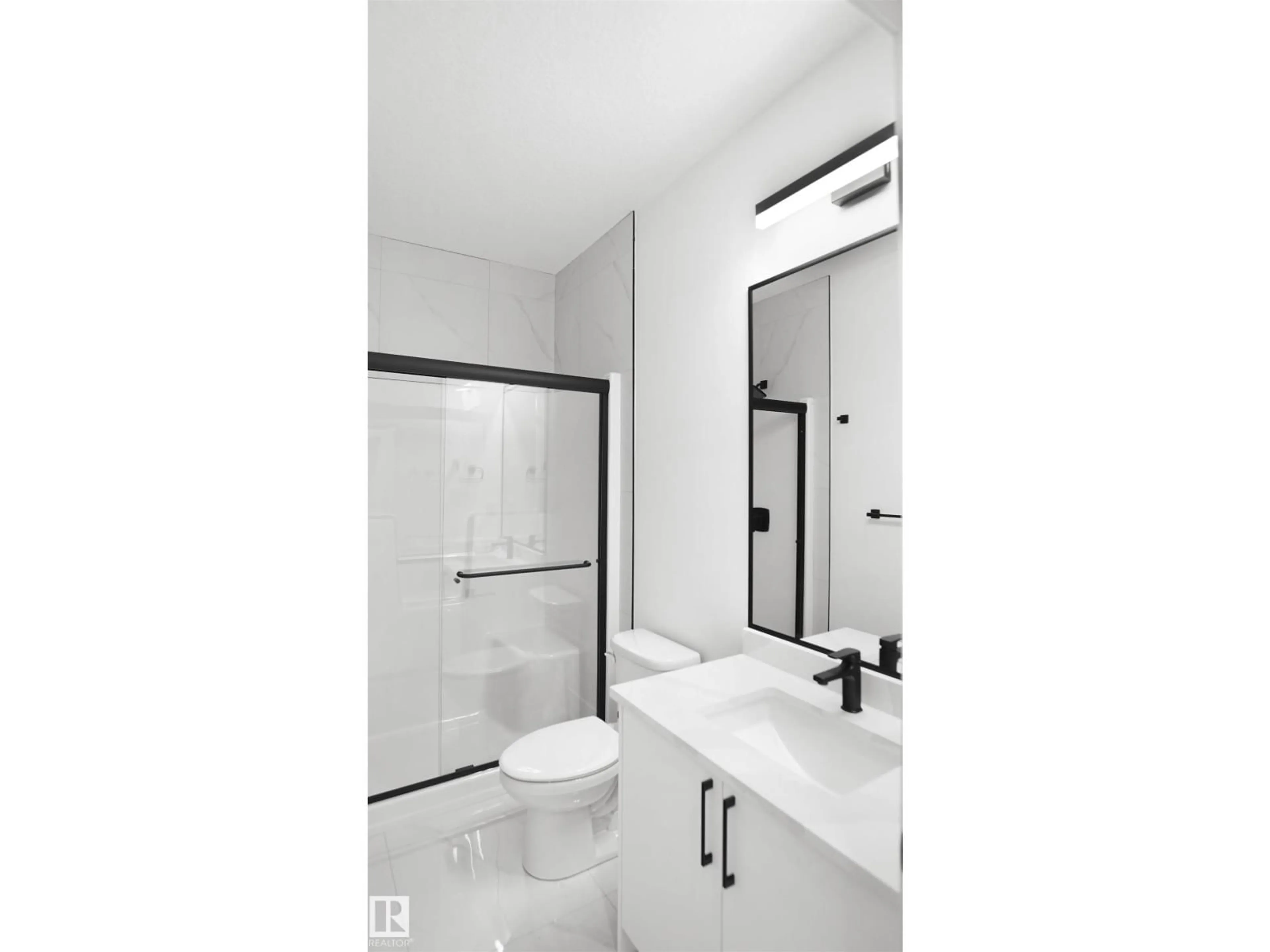 Standard bathroom, ceramic/tile floor for 803 30 AV, Edmonton Alberta T6T2V3