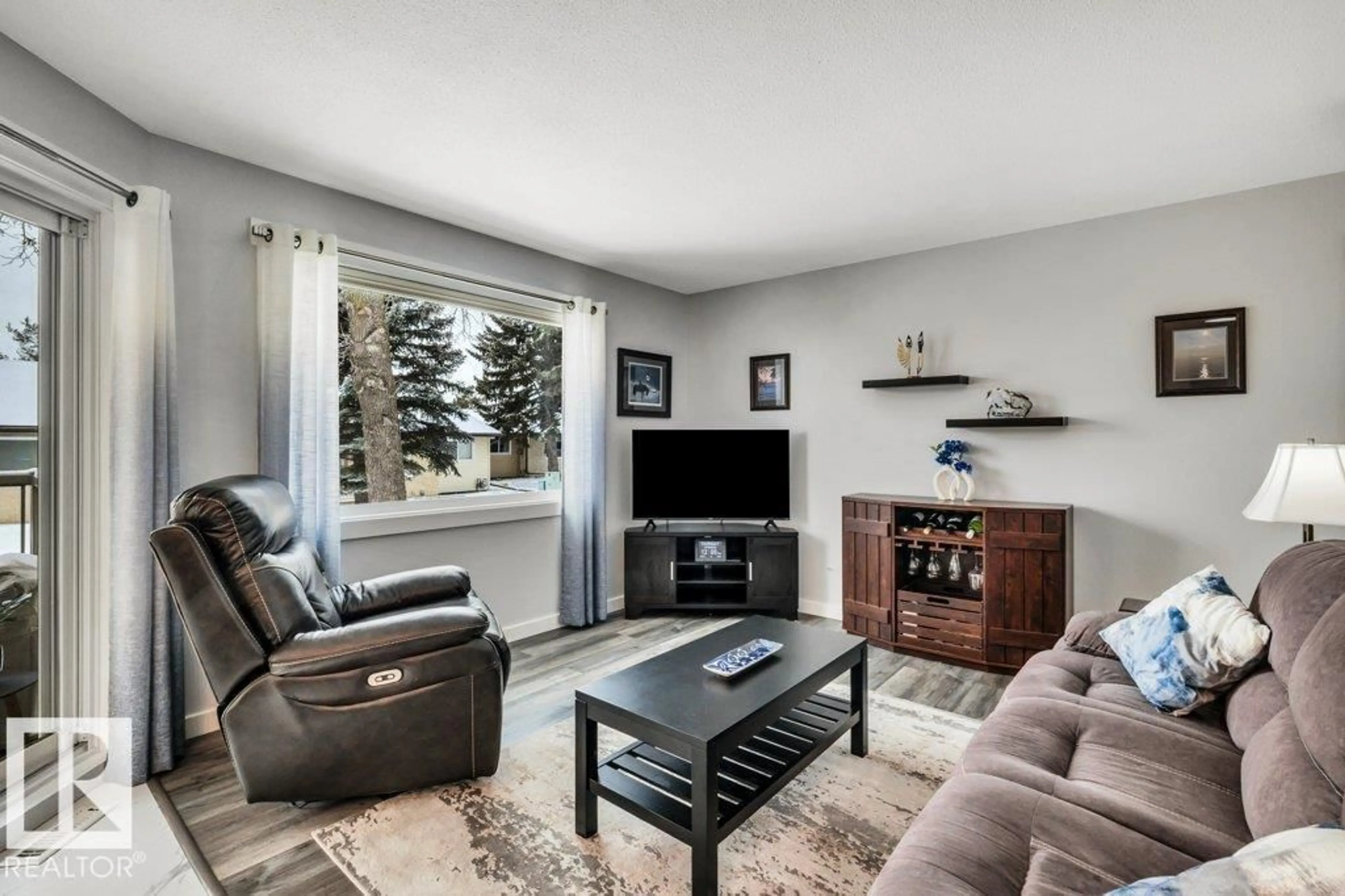 Living room with furniture, unknown for 22 PINEVIEW HORIZON, St. Albert Alberta T8N4R8
