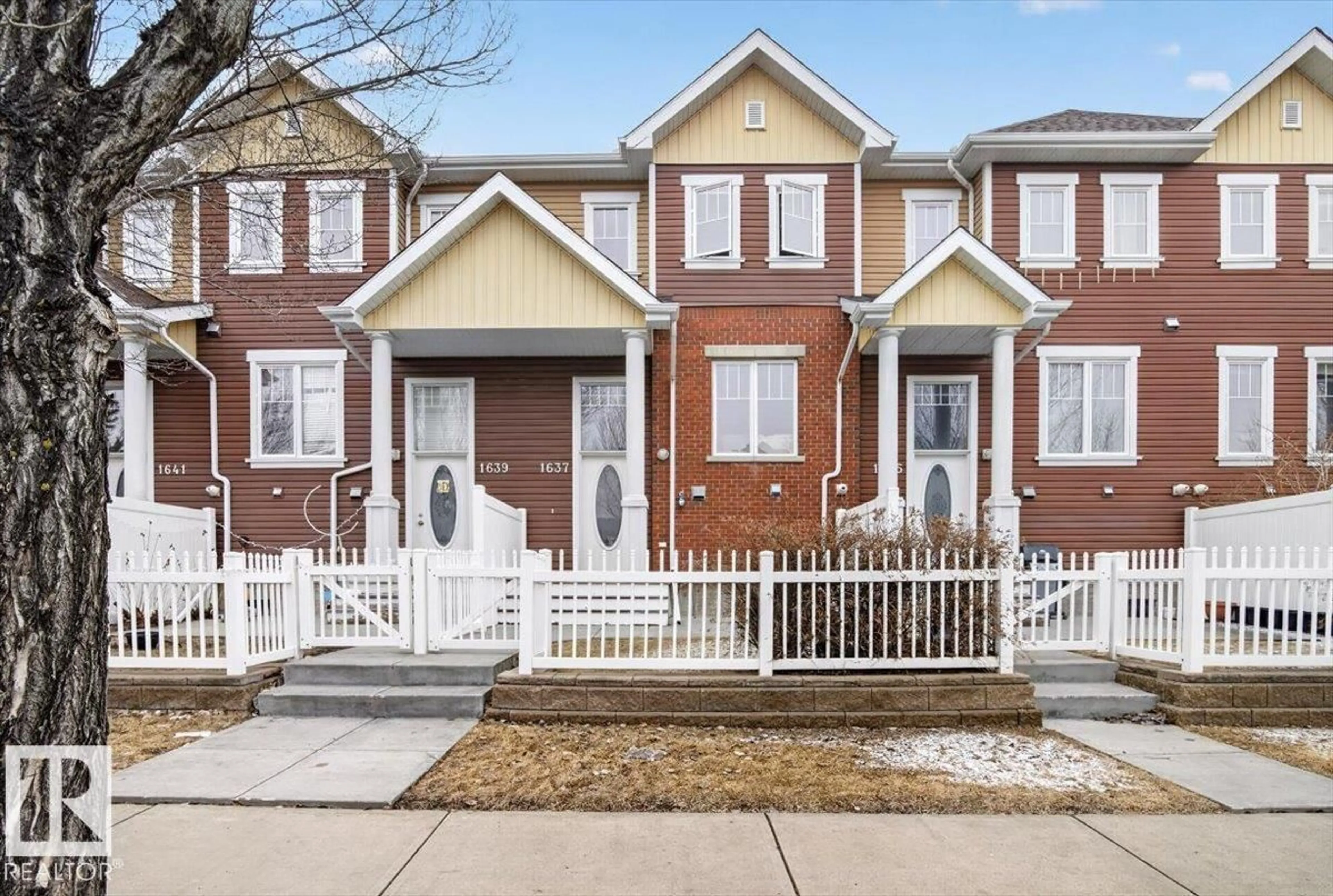 Home with brick exterior material, street for 1637 TOWNE CENTRE BV, Edmonton Alberta T6R0S3