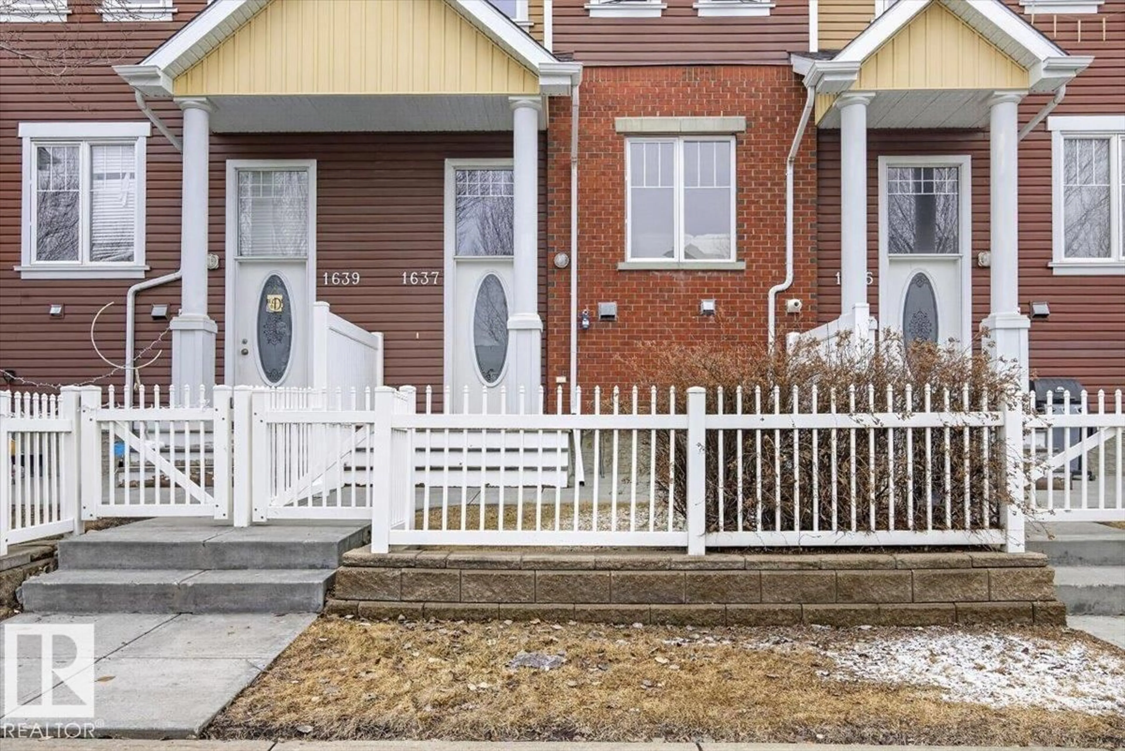 Home with brick exterior material, street for 1637 TOWNE CENTRE BV, Edmonton Alberta T6R0S3