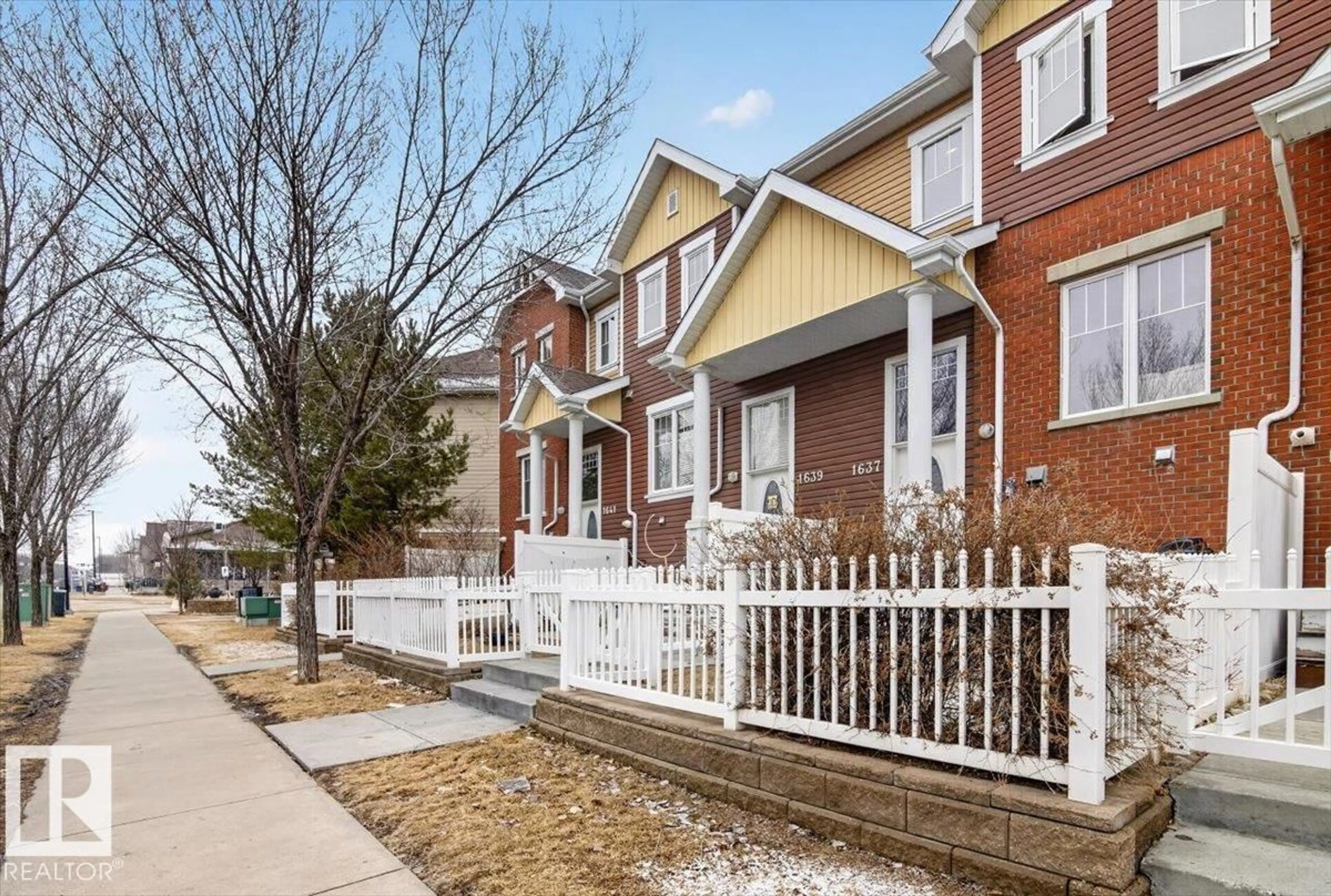 Home with brick exterior material, street for 1637 TOWNE CENTRE BV, Edmonton Alberta T6R0S3