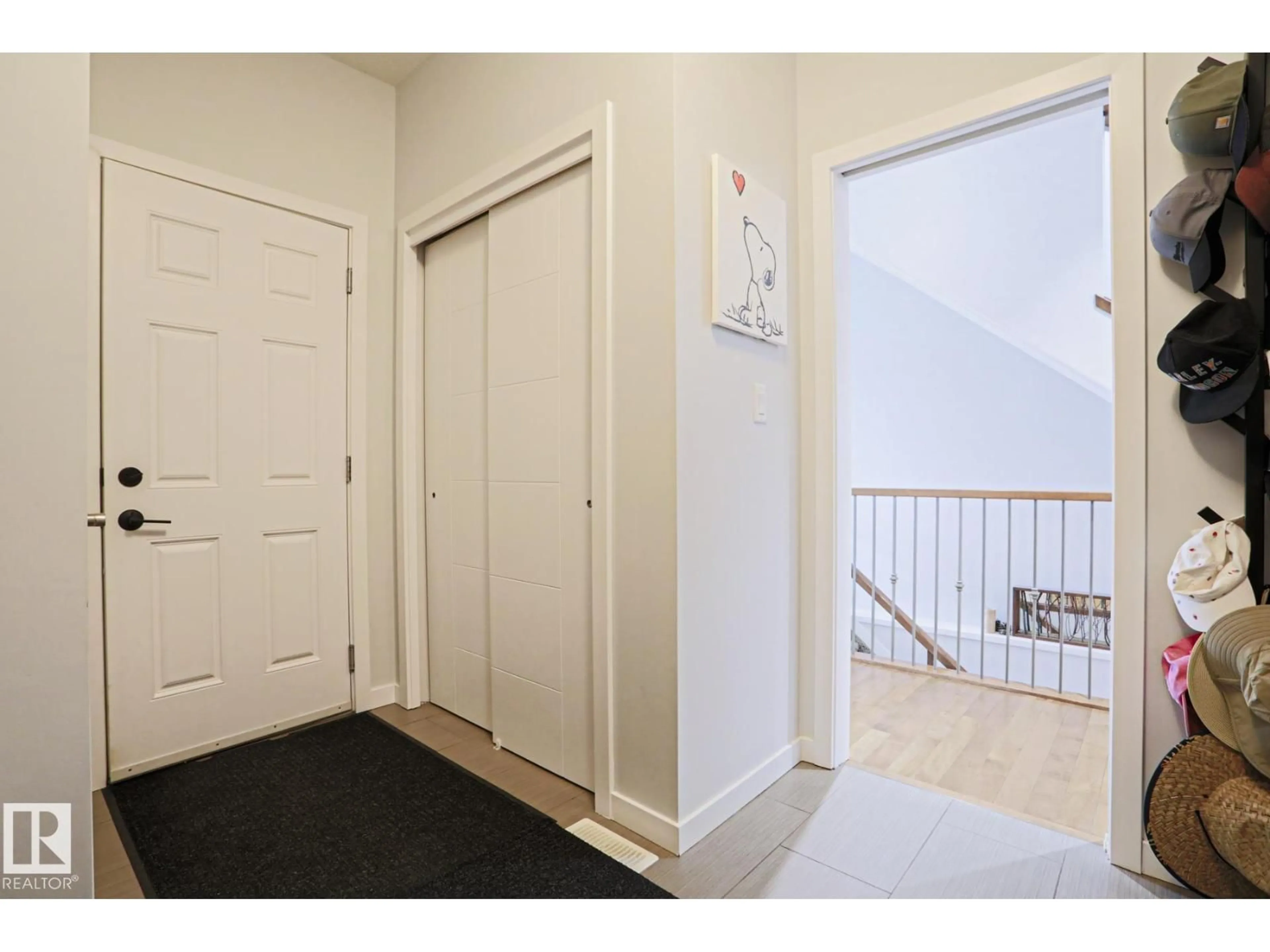 Indoor foyer for 18 ENCHANTED WAY, St. Albert Alberta T8N7R5