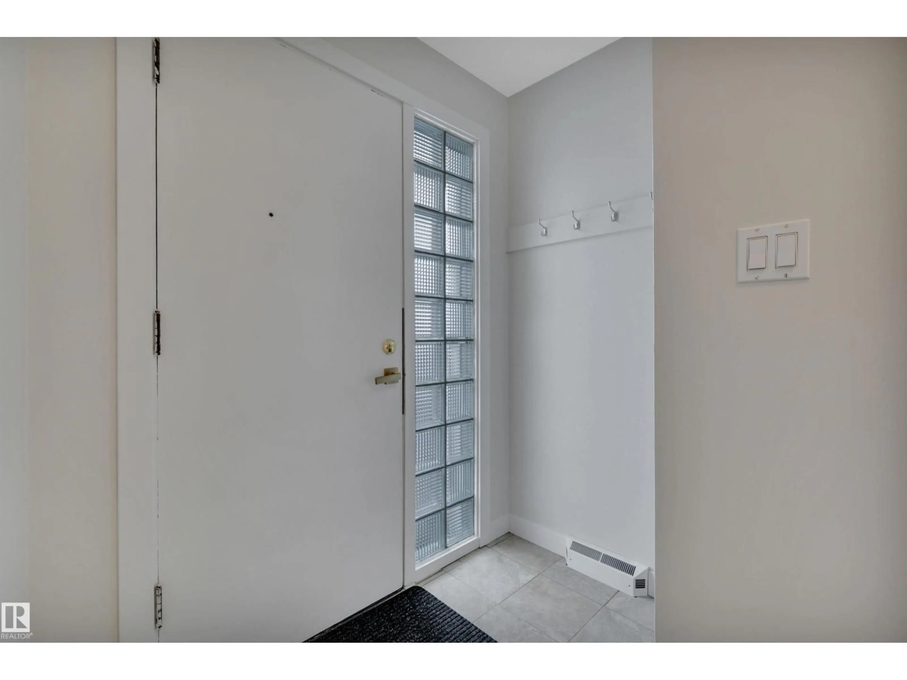 Indoor entryway for 7311 82 ST, Edmonton Alberta T6C2X2