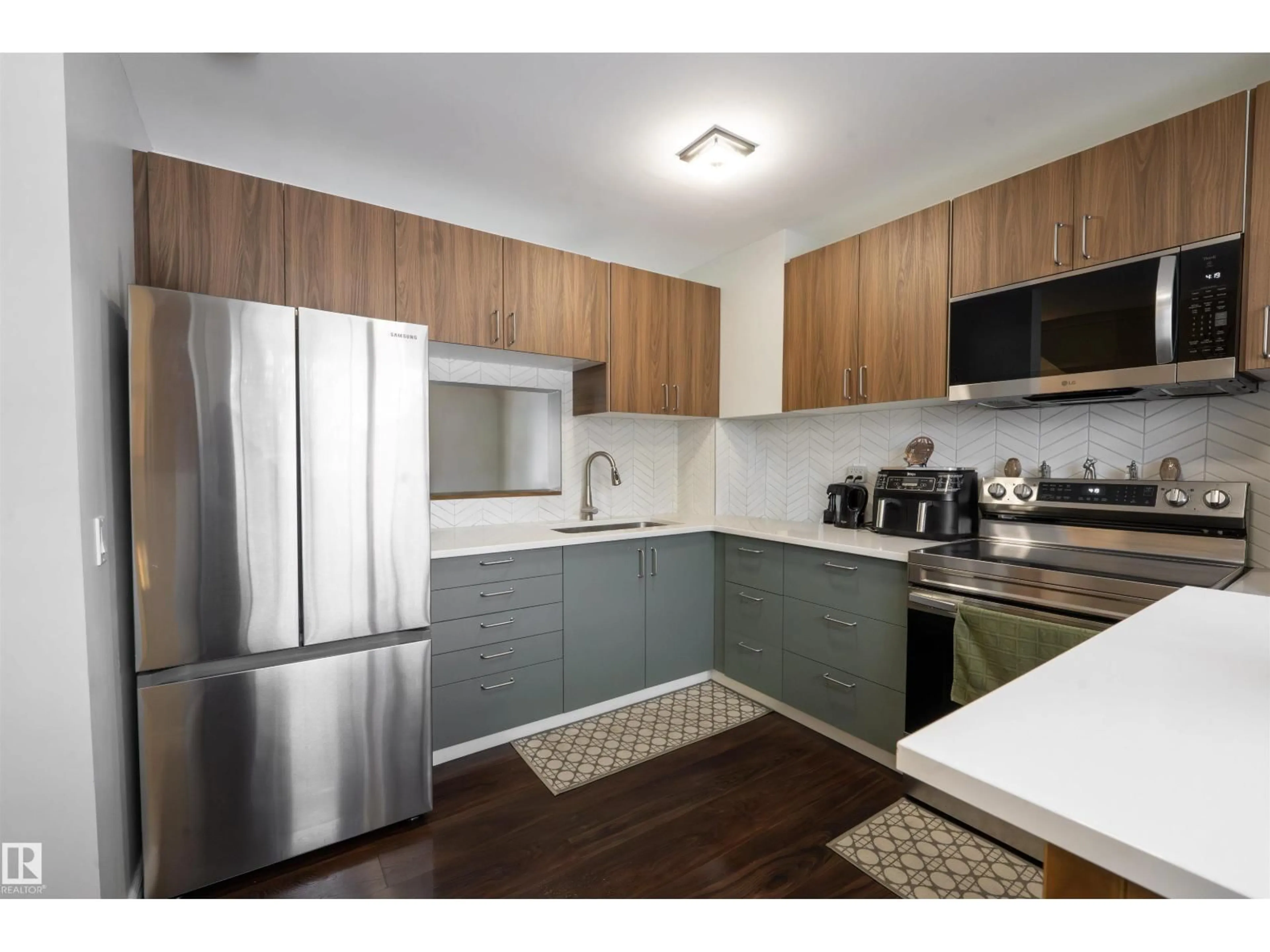 Unknown for 1728 37 ST, Edmonton Alberta T6L2R7