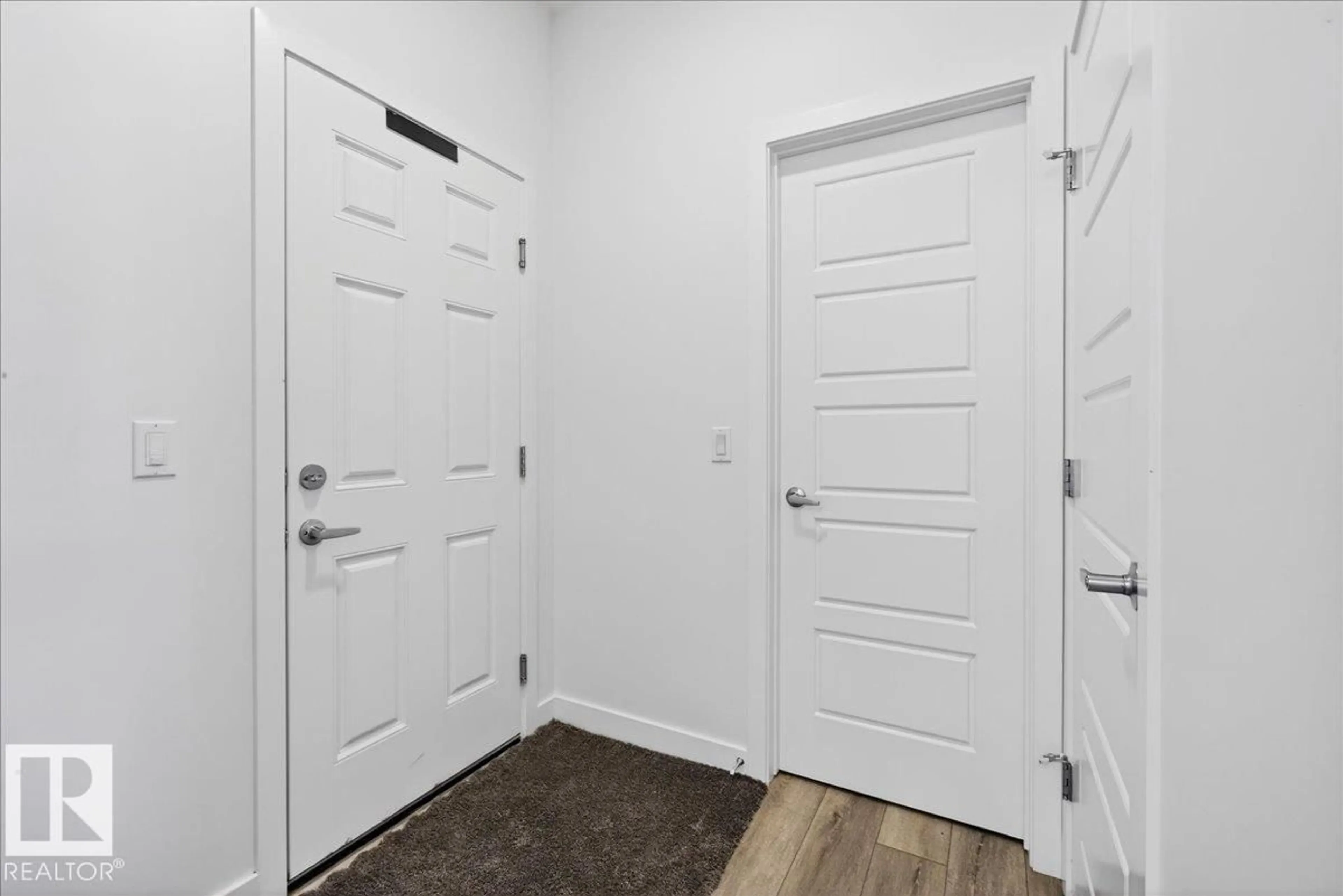 Indoor entryway for 3780 ERLANGER DR, Edmonton Alberta T6M0M4