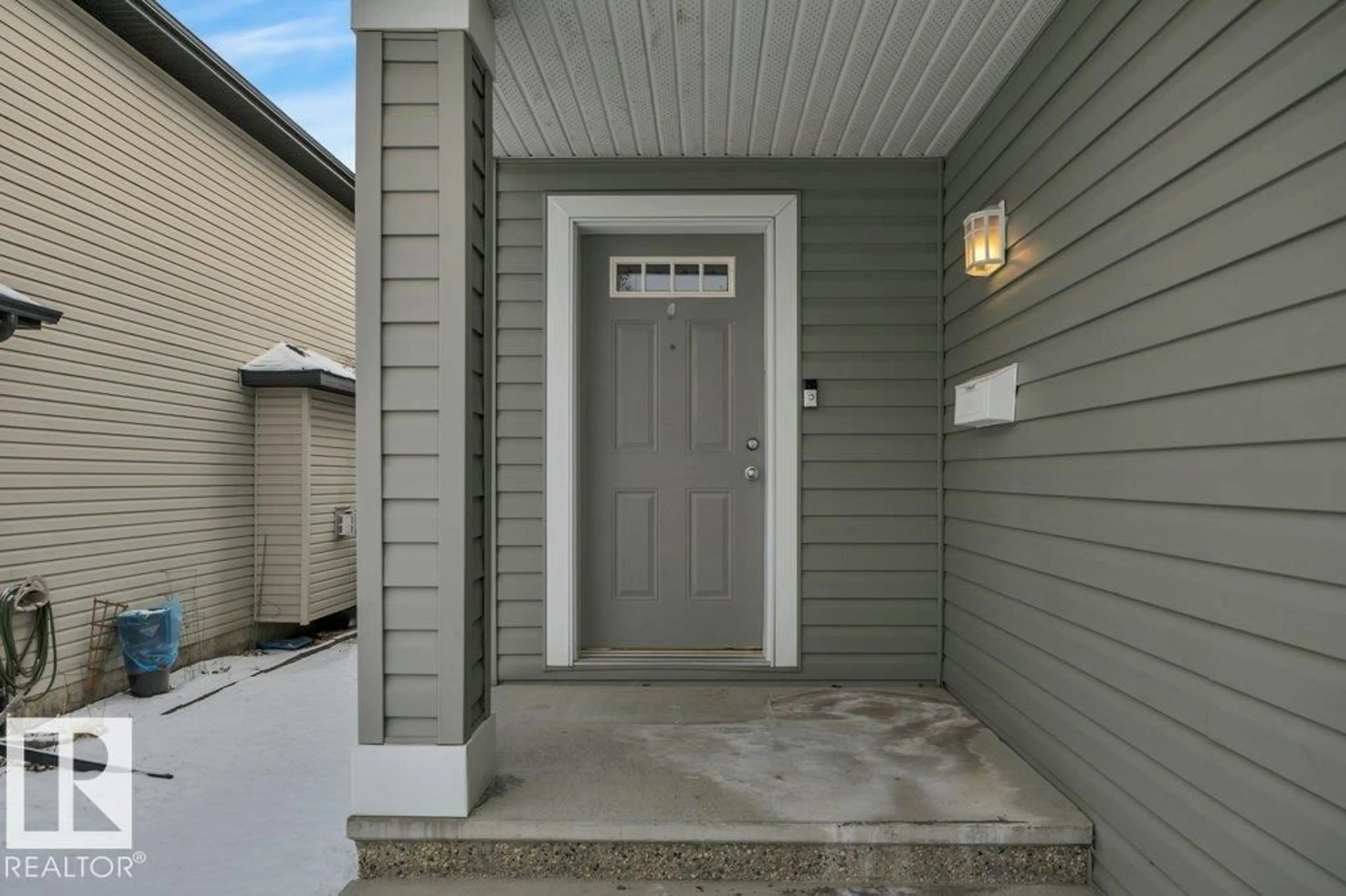 Indoor entryway for 35 HUXLEY CV, Spruce Grove Alberta T7X4S5