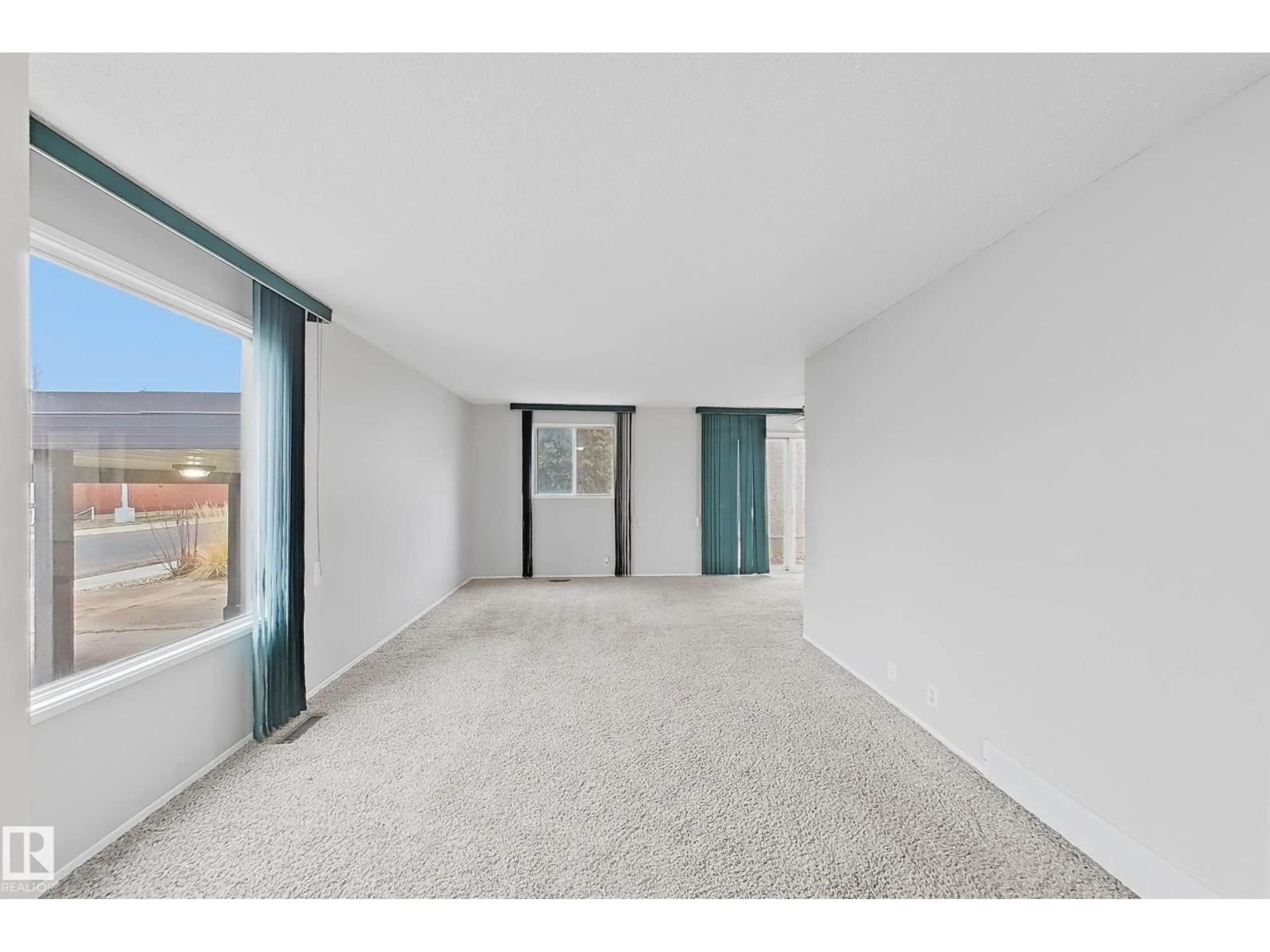 A pic of a room for 5514 93A AV, Edmonton Alberta T6B2K7