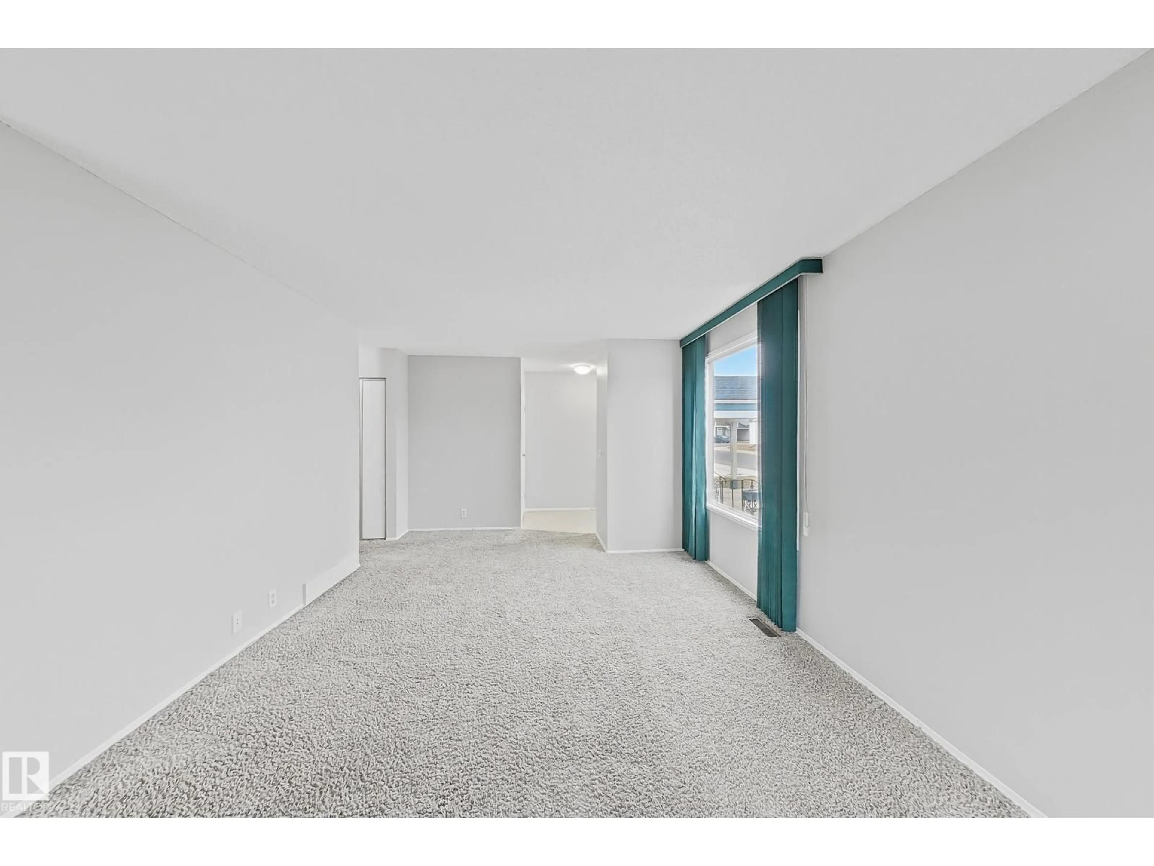 Indoor foyer for 5514 93A AV, Edmonton Alberta T6B2K7