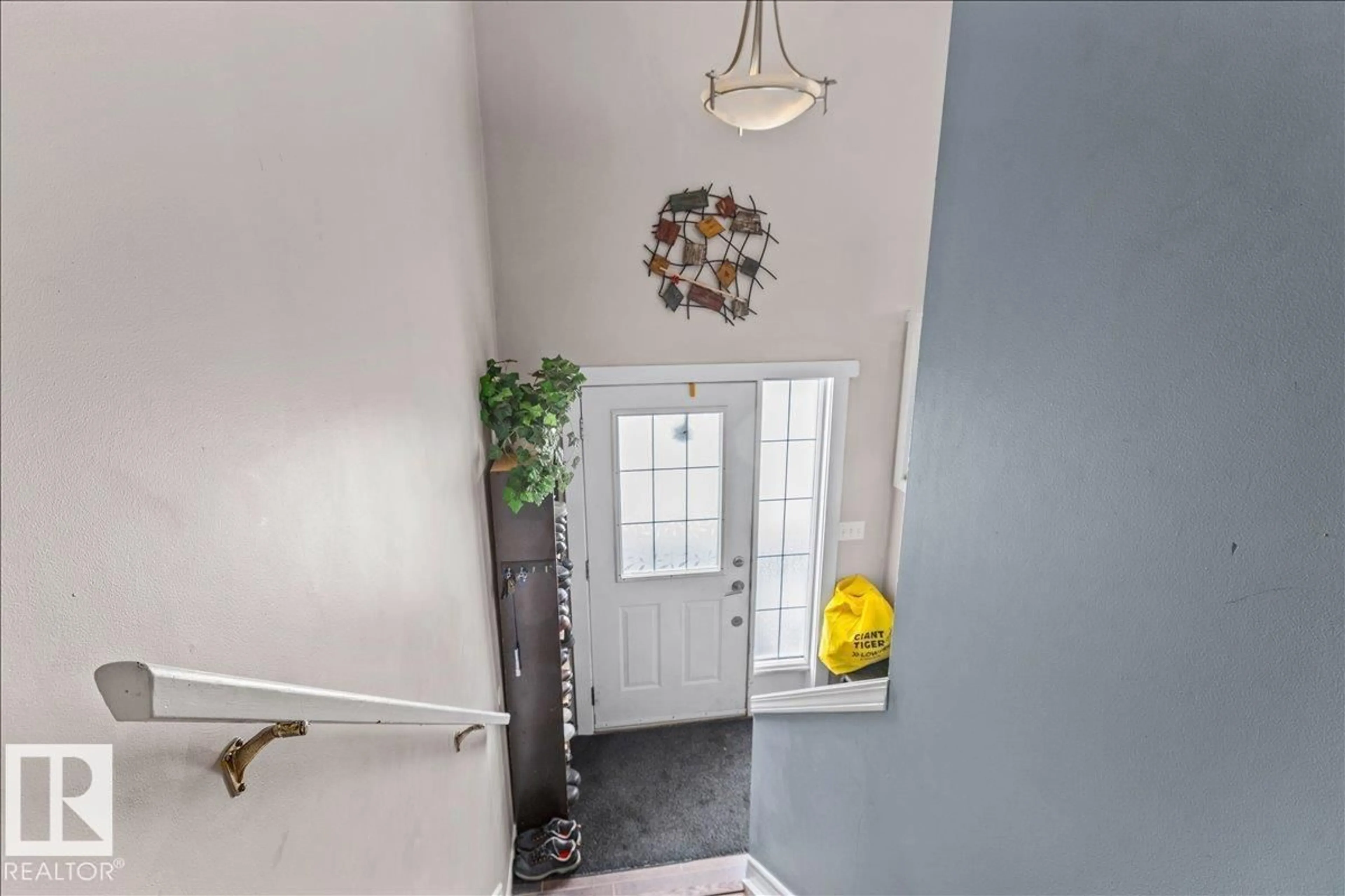 Indoor entryway for D - 10102 103 ST, Morinville Alberta T8R1T4