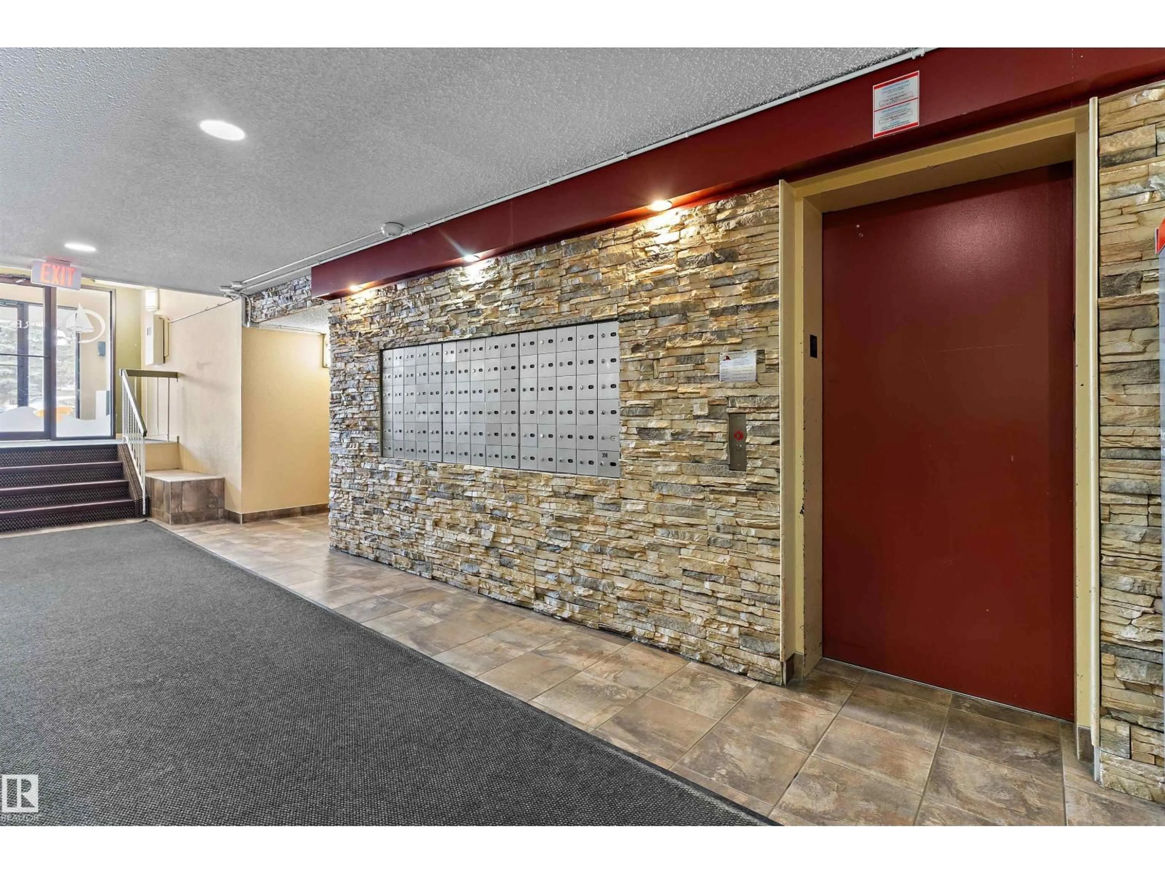 Indoor foyer for 407 - 3610 43 AV NW, Edmonton Alberta T6L5T2