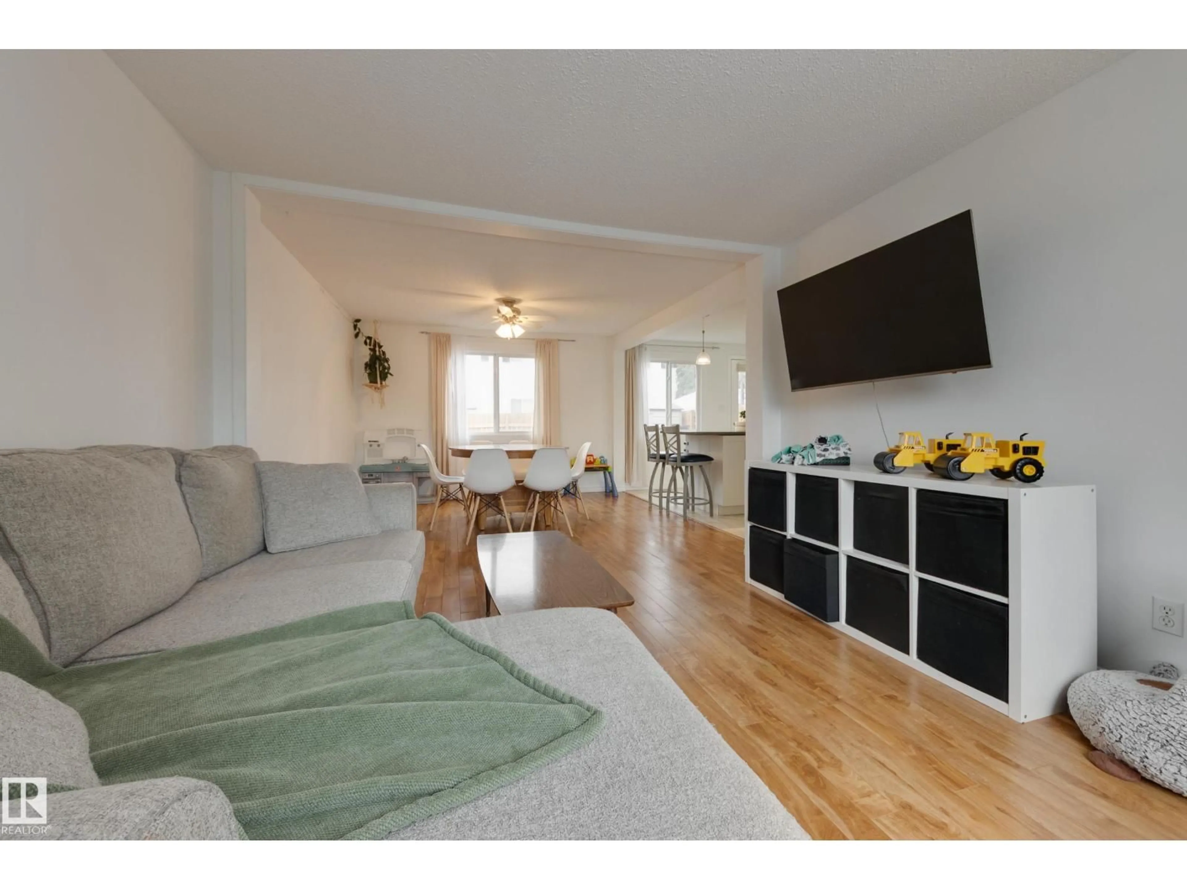 Living room with furniture, wood/laminate floor for 127 RIDGEWOOD TC, St. Albert Alberta T8N0E9