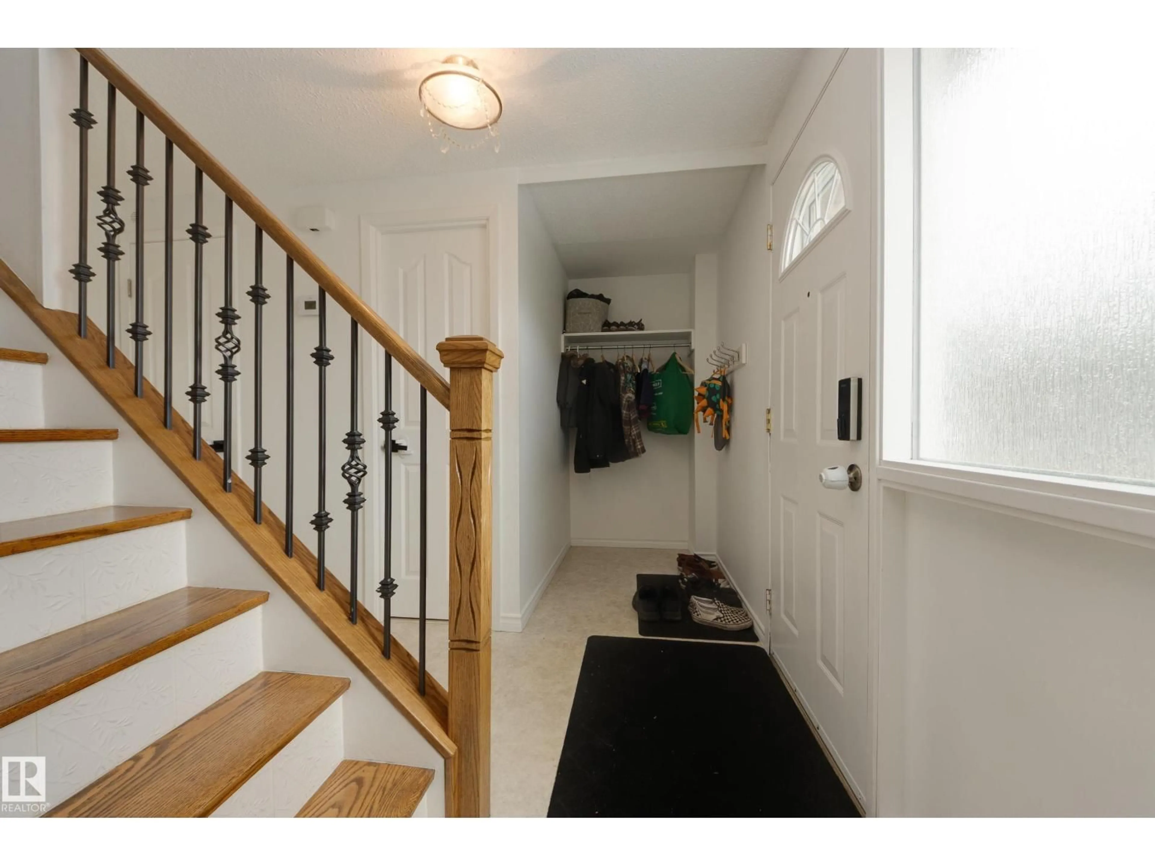 Indoor entryway for 127 RIDGEWOOD TC, St. Albert Alberta T8N0E9