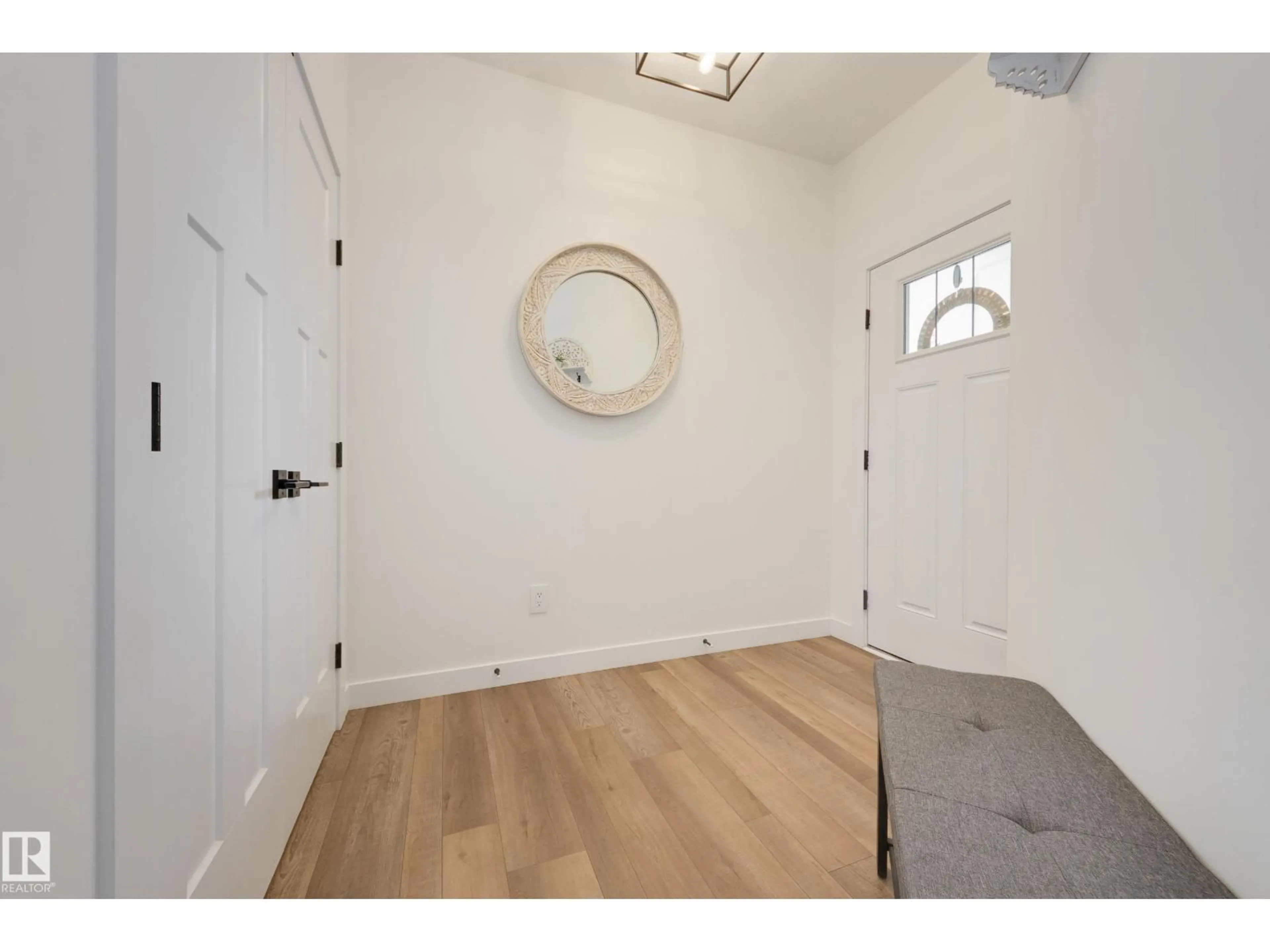 Indoor entryway for 21360 38 AV, Edmonton Alberta T6M1S4