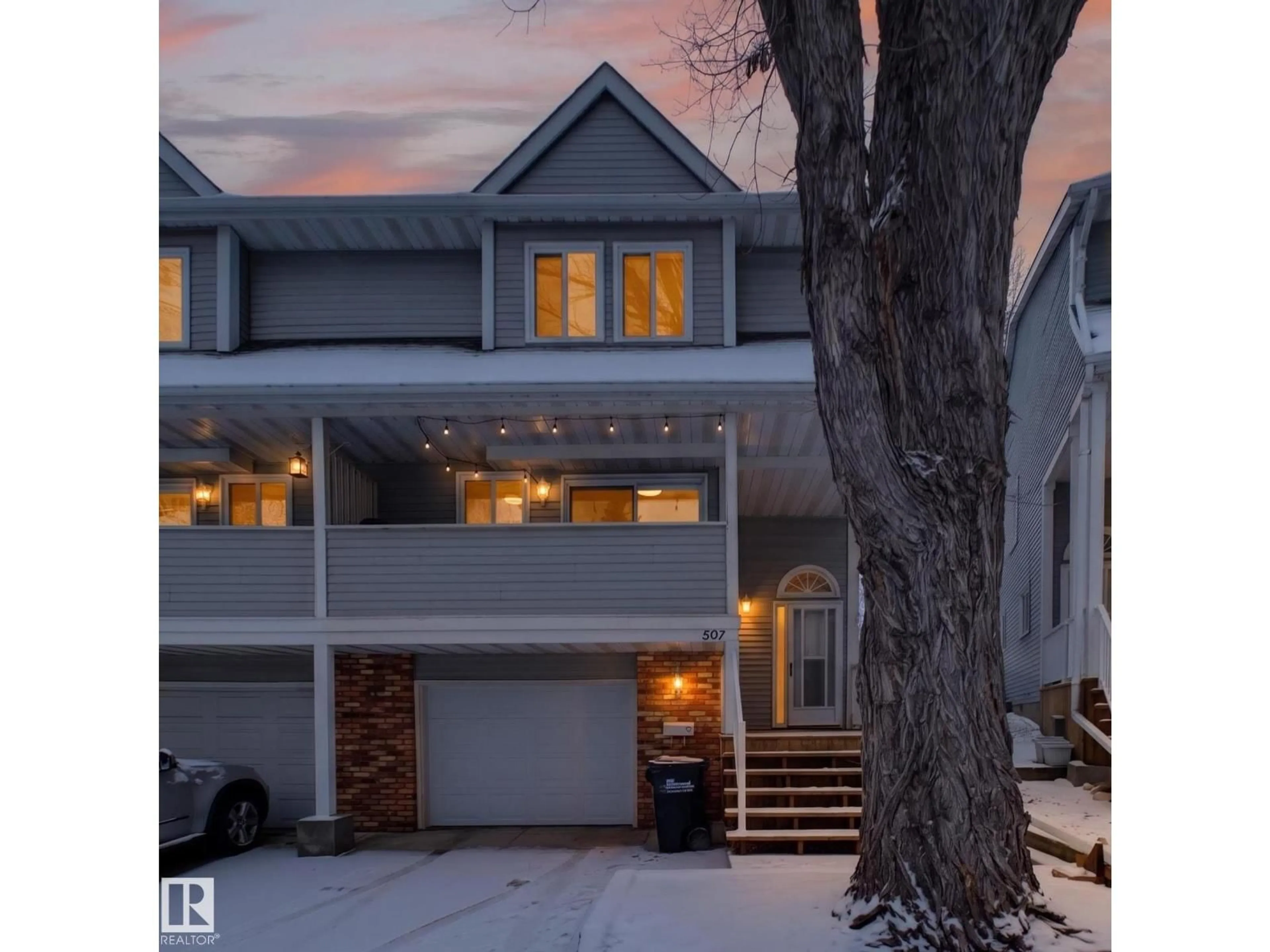 Home with vinyl exterior material, street for 507 WOODBRIDGE WY, Sherwood Park Alberta T8A4G9