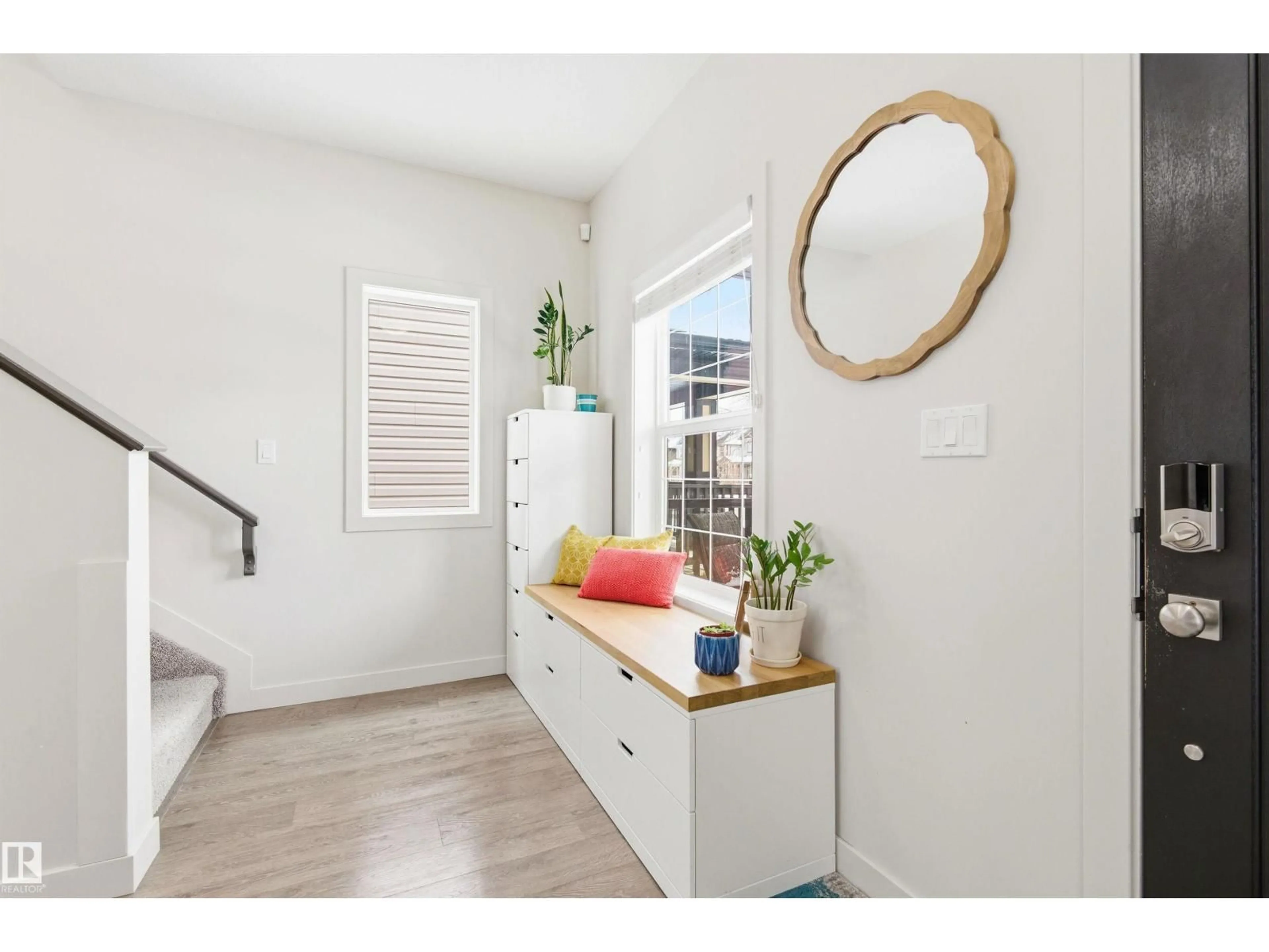 Indoor entryway for 678 SECORD BV, Edmonton Alberta T6T6Z6