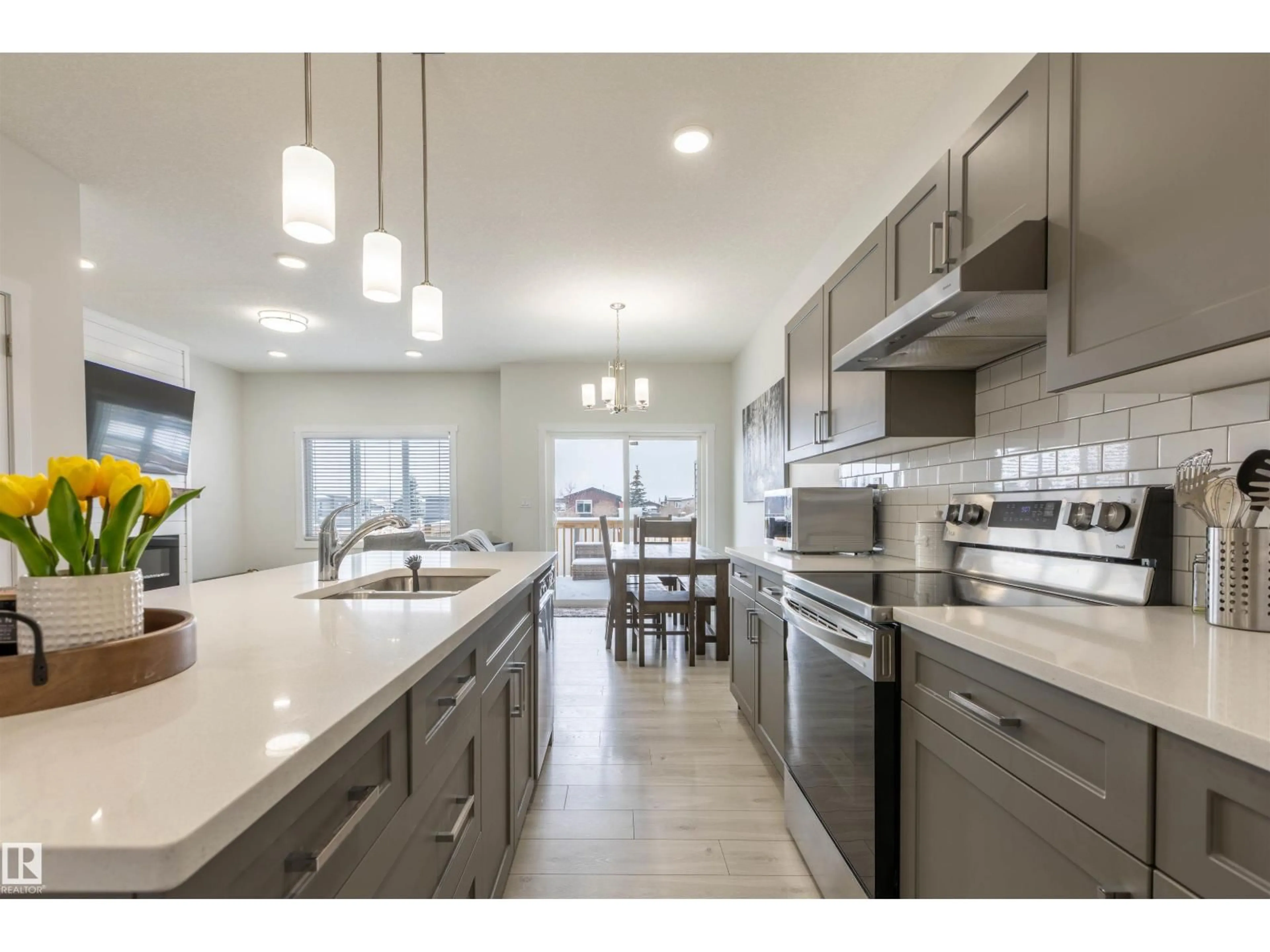 Open concept kitchen, ceramic/tile floor for 10706 99 ST, Morinville Alberta T8R2R8